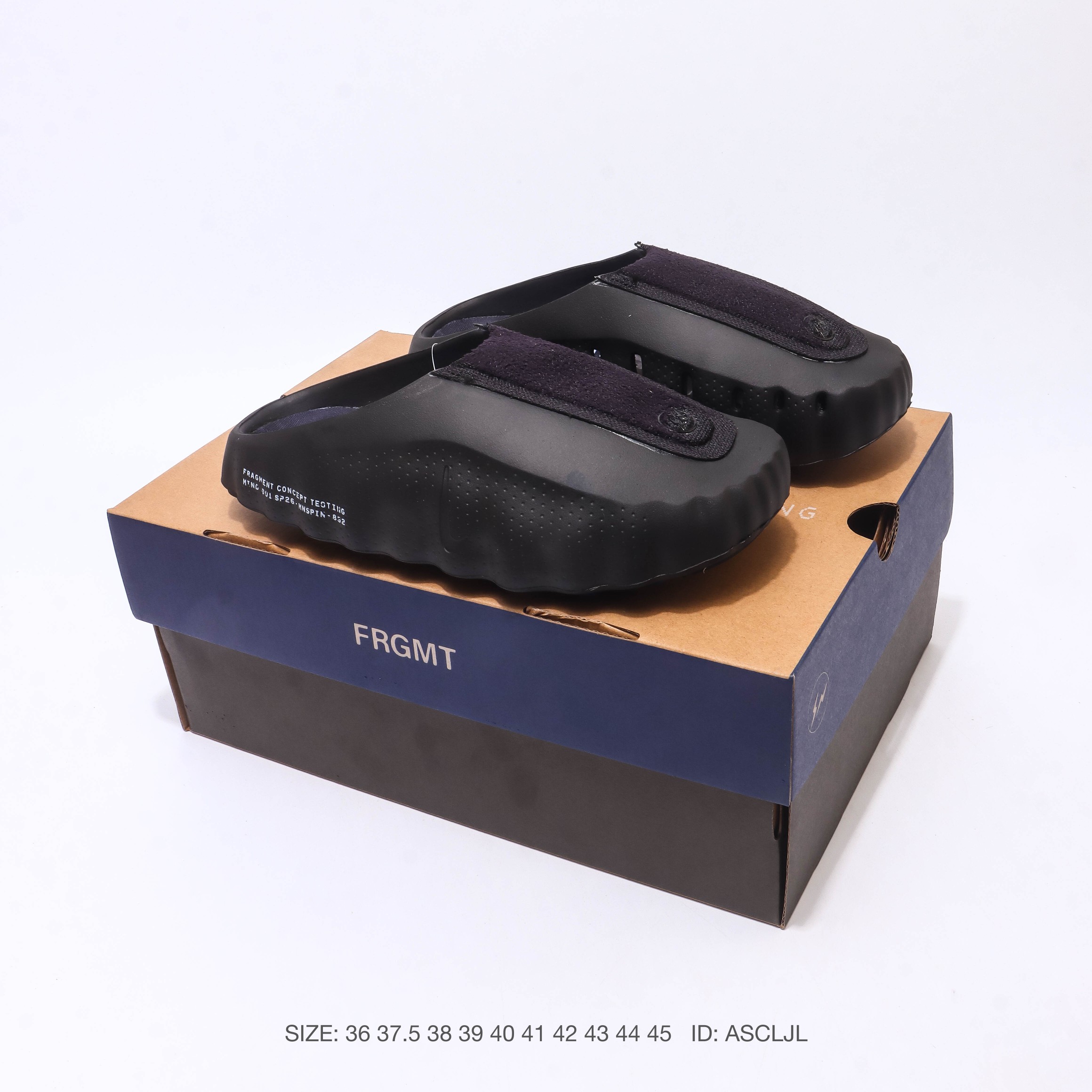 耐克 Nike Mind 001 耐克一脚蹬赛前包头恢复拖鞋 舒适柔软贴合包头拖鞋潮流柔软缓震户外跑步休闲鞋 HQ4307-600Nike把神经科技与潮流美学第一次写进同一双鞋——Mind 001自带按摩功效,鞋身‌:采用柔软的发泡材料,侧面有亮银色Swoosh标志和波浪纹理,鞋跟处印有“Nike”和“Mind”金属标识.‌‌‌‌鞋底‌:由‌数百个贯穿中底的小型橡胶柱构成‌,直接与脚垫接触,提供物理刺激.‌‌‌鞋子很轻,穿起来确实还行,鞋型很OK搭配起来也比大多数拖鞋帅#NikeMind #新年买新鞋 #今日份宝藏百搭拖鞋 #Nike潮流拖鞋开箱 #nike新品好物 货号: HQ4307 ID: ASCLJL