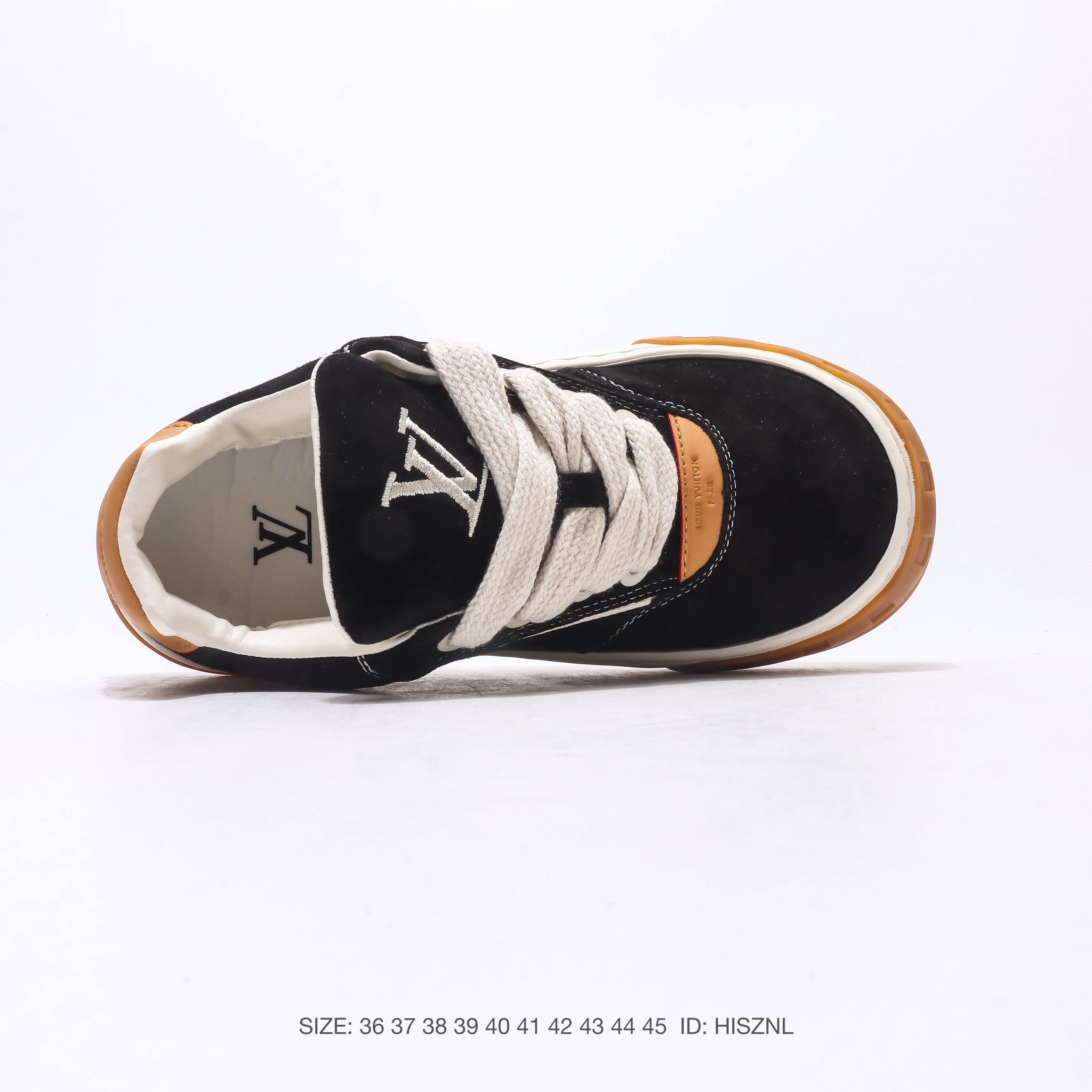 【公司级】lv |路易威登louis vuitton 运动板鞋 路易威登LV男女鞋Classic运动鞋小牛皮字母休闲鞋白色1AHSTF 新款lv板鞋经典透气学生鞋防滑运动休闲鞋 小红书爆款户外百搭板鞋男,以光滑牛皮革塑造考究设计,可轻松融入各式造型.瞩目 LV 字母标注鞋侧,轻盈橡胶外底点缀 Vuitton 标识.素面牛皮革,鞋带,路易威登元素,橡胶外底点缀 Vuitton 标识,意大利制造. ID: HISZNL
