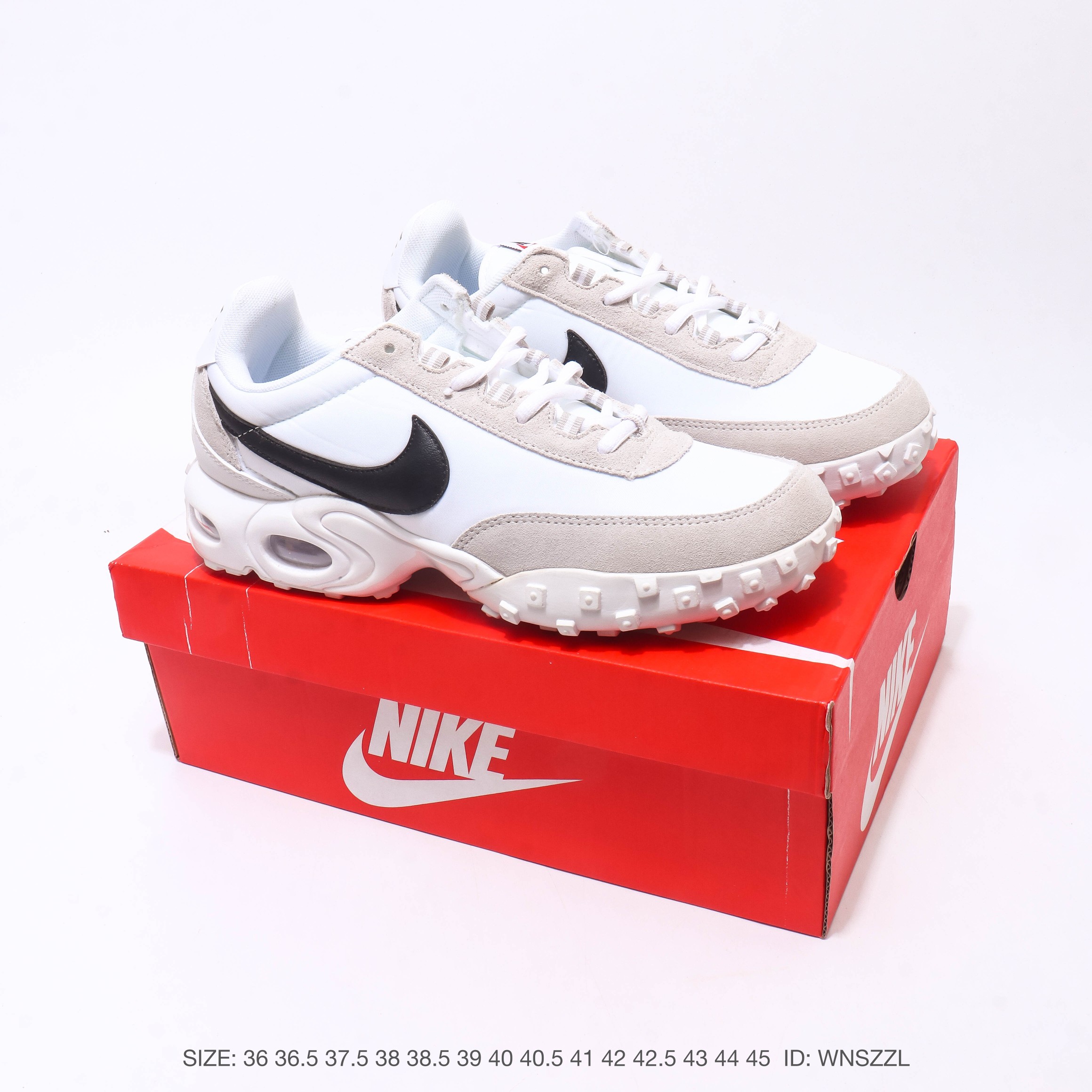 耐克 Nike Air Max Waffle SP Action Green 休闲跑步鞋 气垫缓震运动鞋华夫饼SP发售!FV6946-301这款鞋款融合了Air Max Plus的经典中底和Tuned Air缓震技术,搭配WaffleTrainer鞋款的轻盈鞋面和华夫格外底,为运动爱好者带来前卫的设计和卓越的舒适体验.👟 鞋面采用光泽感织物,搭配翻毛皮覆面,呈现出复古而新颖的外观.华夫格外底和轻盈的鞋面设计,让人仿佛回到了70年代的Waffle Trainer时代. 货号: FV6946 ID:WNSZZL