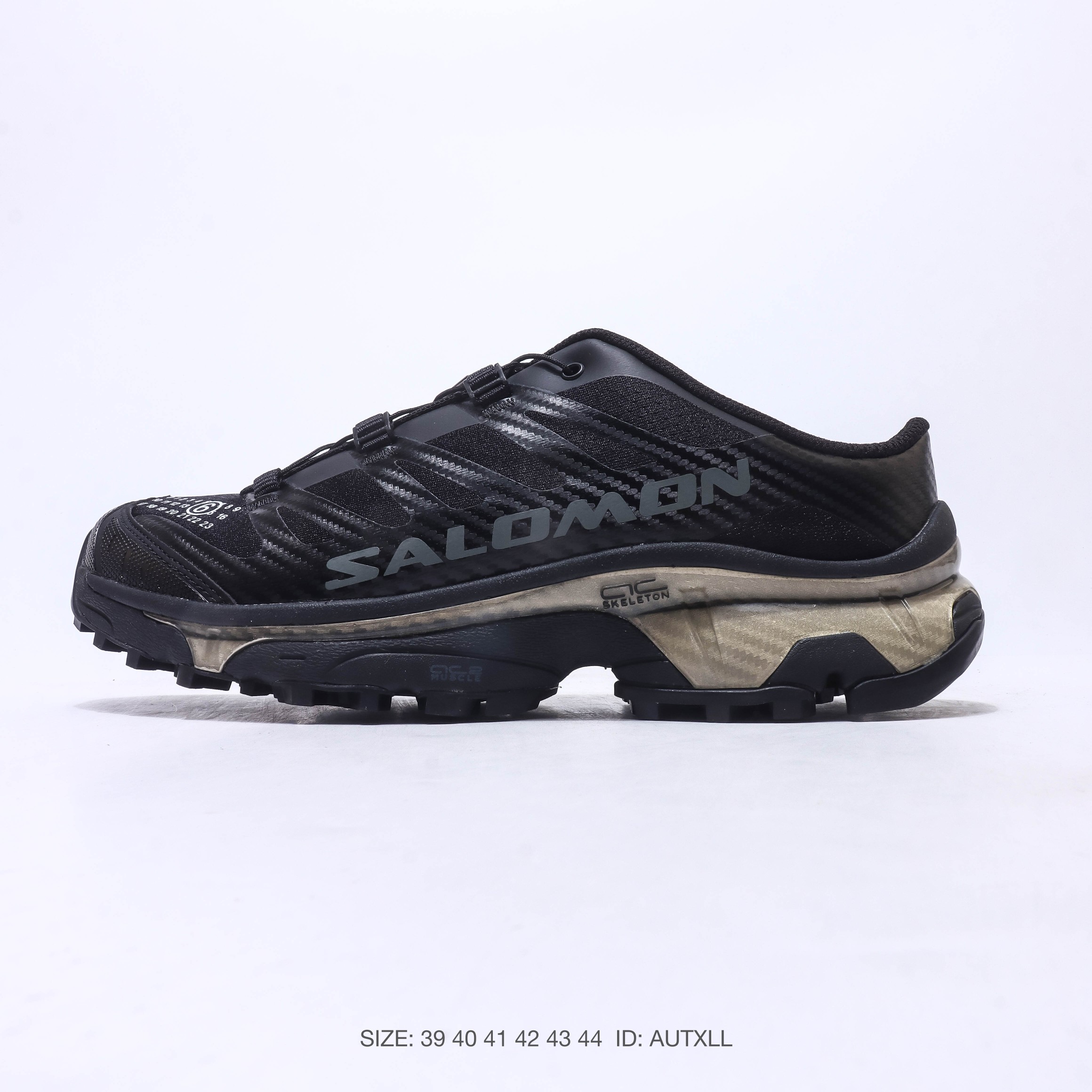 SALOMON XT-4 MULE x MM6 Maison Margiela 舒适防滑耐磨透气 低帮半拖 半拖的设计给脚掌足够的支撑性 软硬适中 因为没有鞋后跟 所以包裹性没有那么强 反而舒适度更高了 穿着脚感很放松 很强的鞋面的透气性 鞋带采用了快速抽绳的设计 配合特别的鞋后跟设计 彻底成为一脚蹬 货号:475359 尺码:39 40 41 42 43 44 ID:AUT image 1