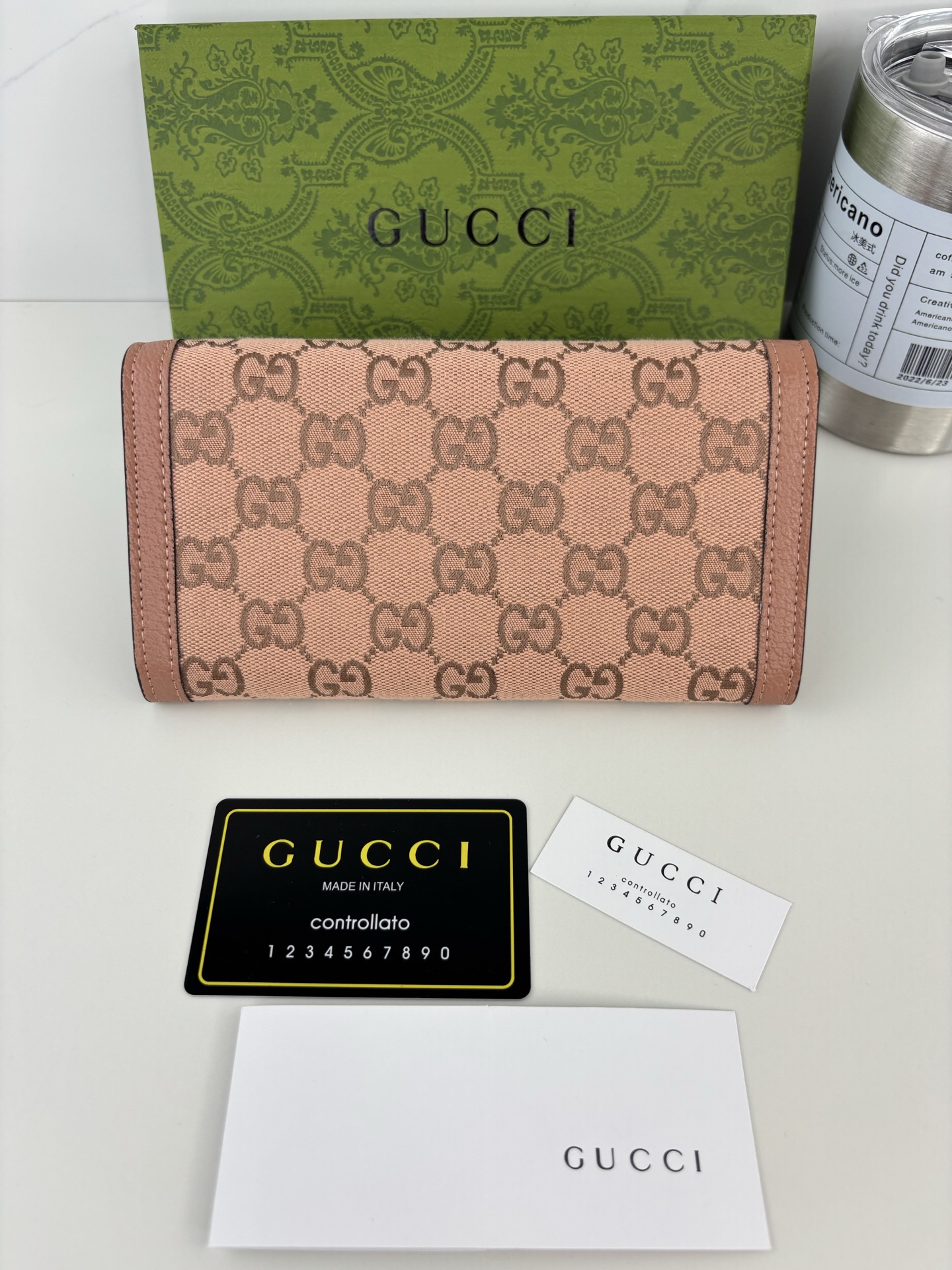 Gucci Ophidia 財布 - 薄型デザインと豪華なローズゴールドアクセント