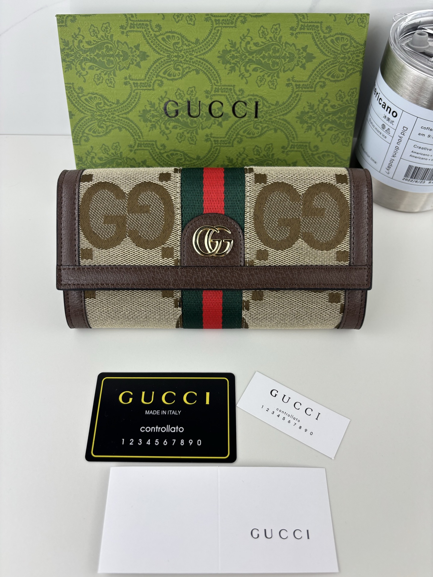 GUCCI Diana 財布 ダブルG柄と独特なデザイン