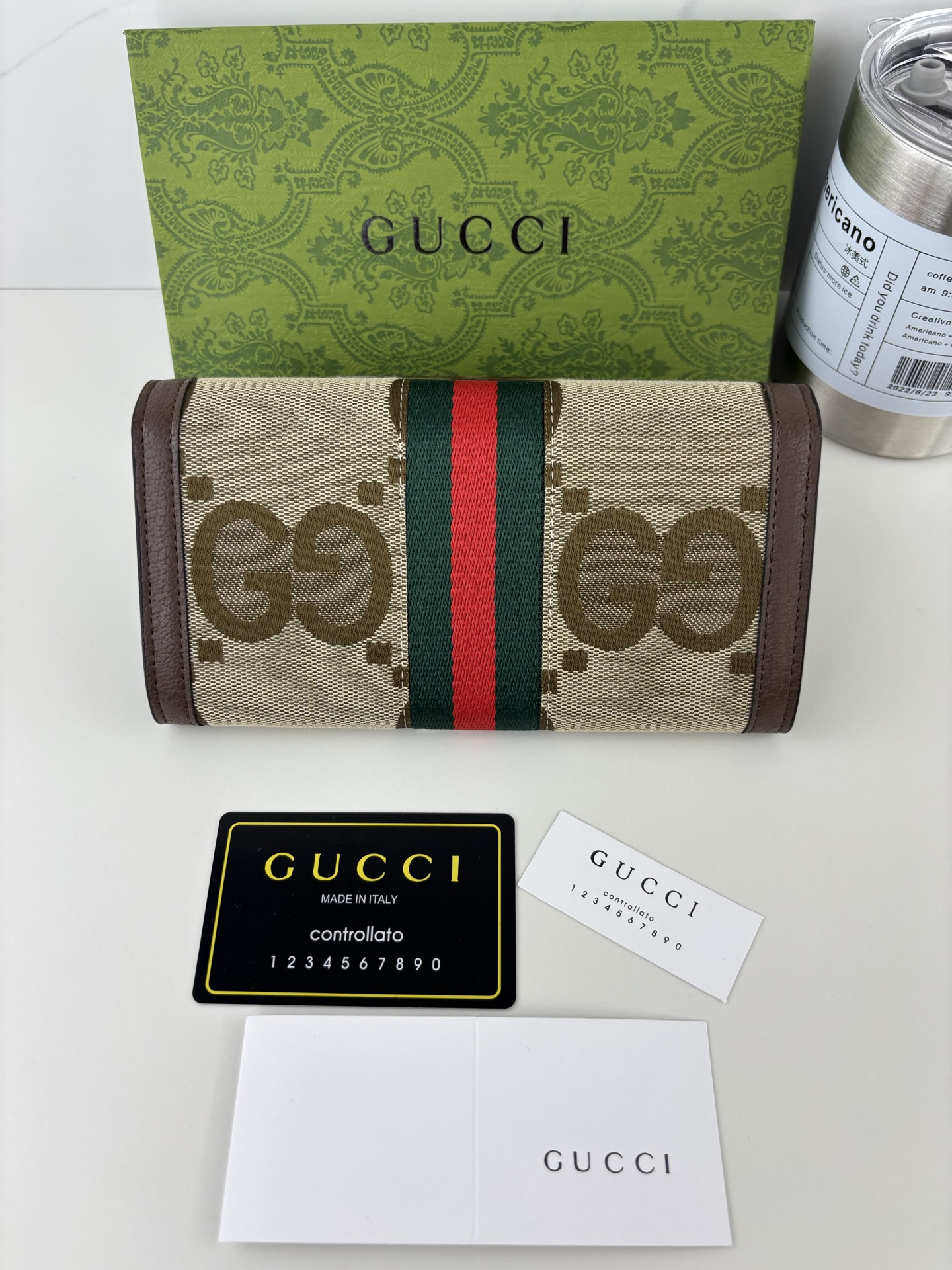 GUCCI Diana 財布 ダブルG柄と独特なデザイン