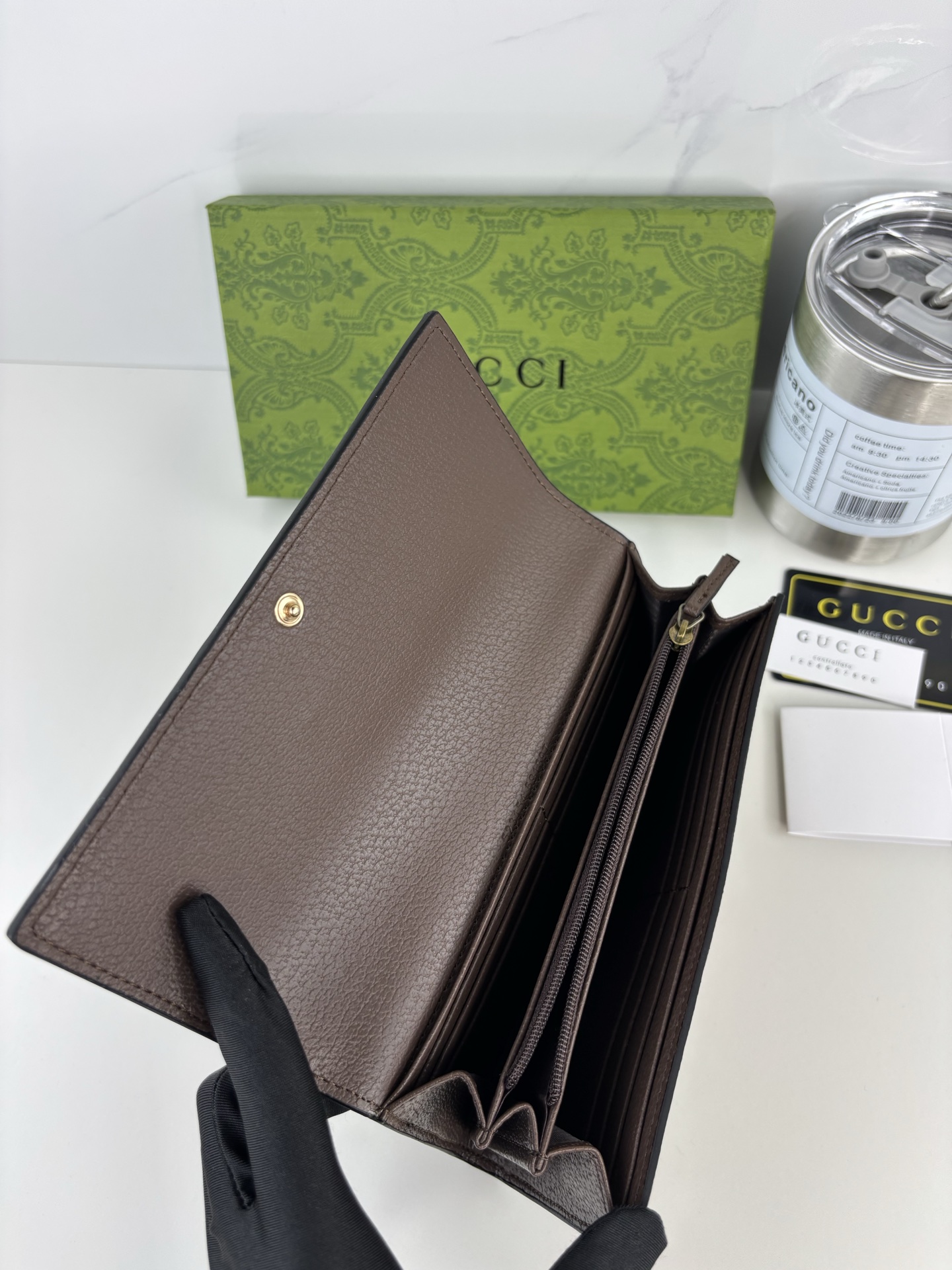 GUCCI Diana 財布 ダブルG柄と独特なデザイン