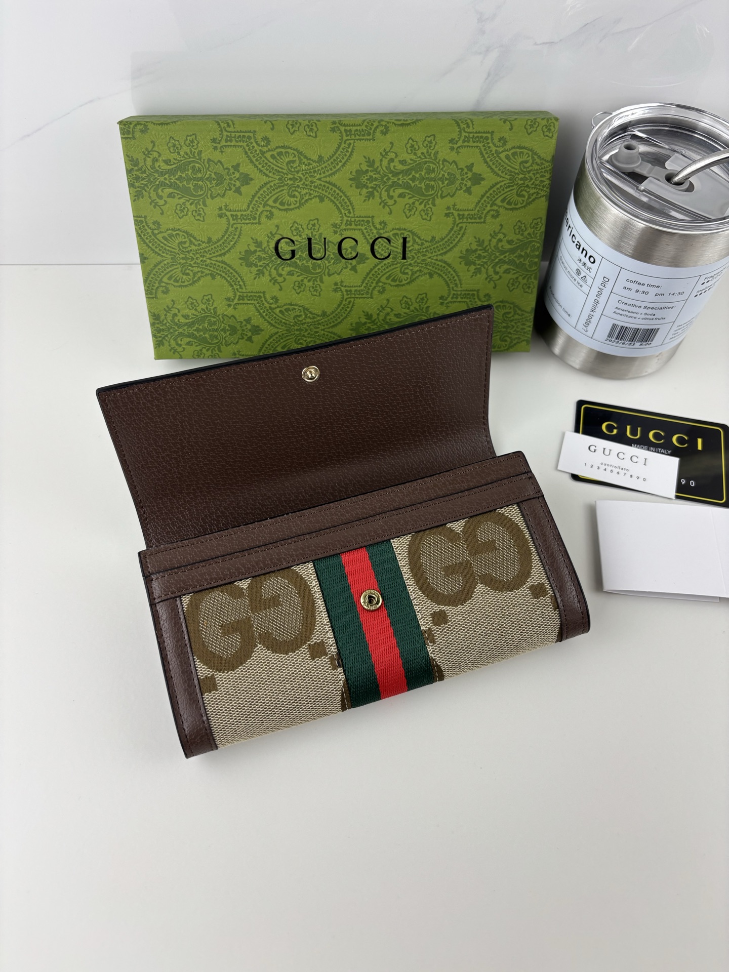 GUCCI Diana 財布 ダブルG柄と独特なデザイン