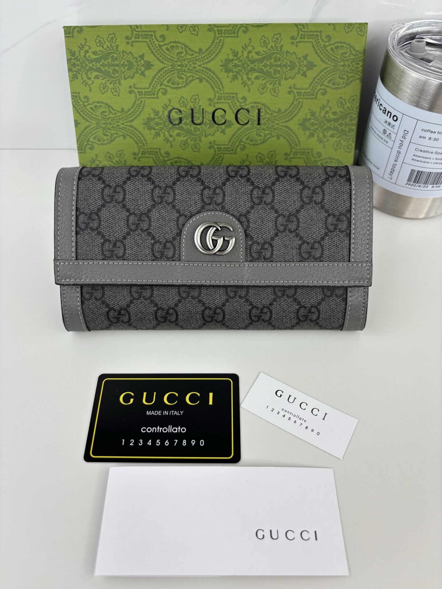 GUCCI Ophidiaシリーズ グレー GGスプリームキャンバスバッグ