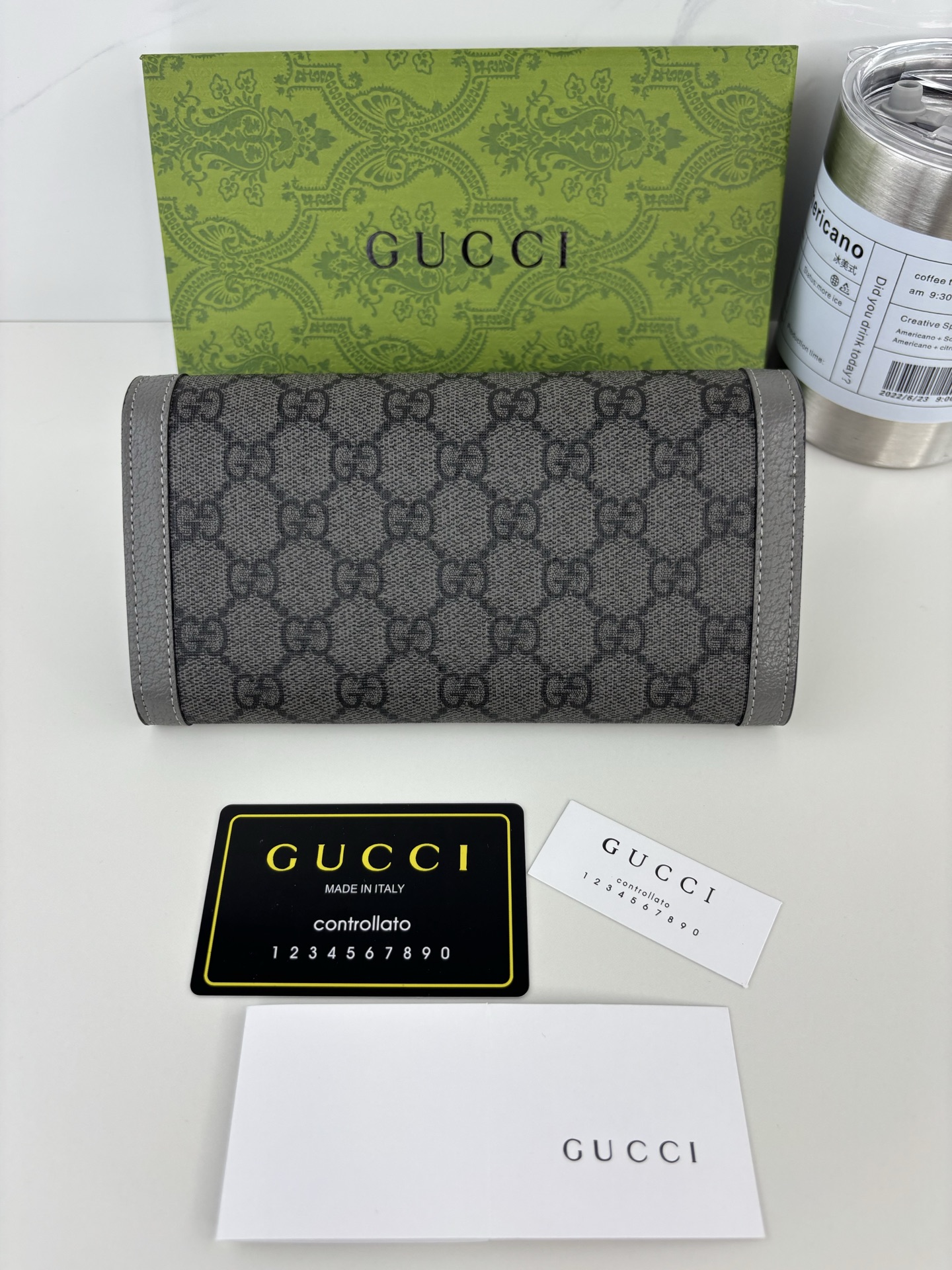 GUCCI Ophidiaシリーズ グレー GGスプリームキャンバスバッグ