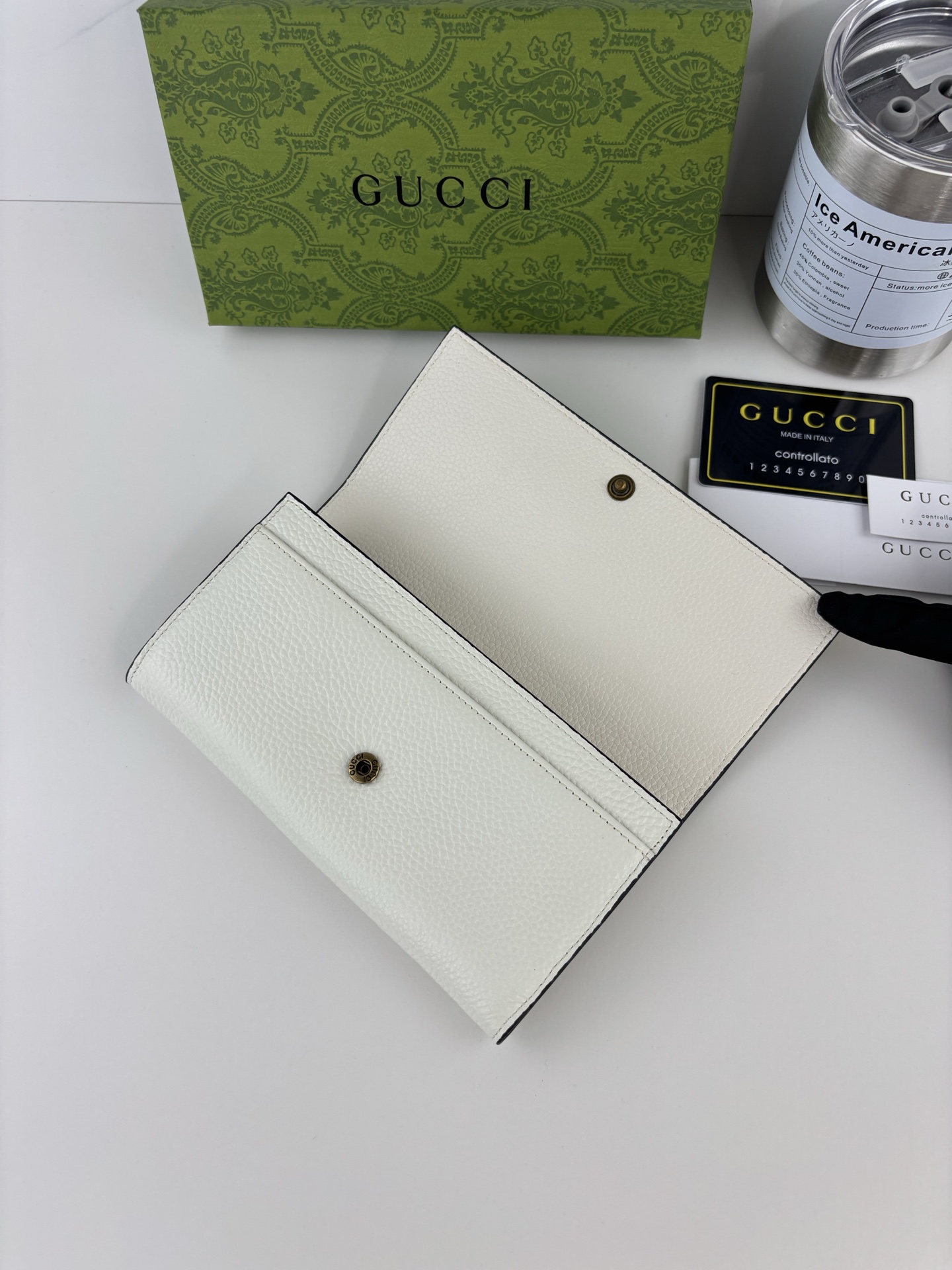 GUCCI 蟒蛇皮蝴蝶結財布 - 双Gデザインと上質な小牛皮