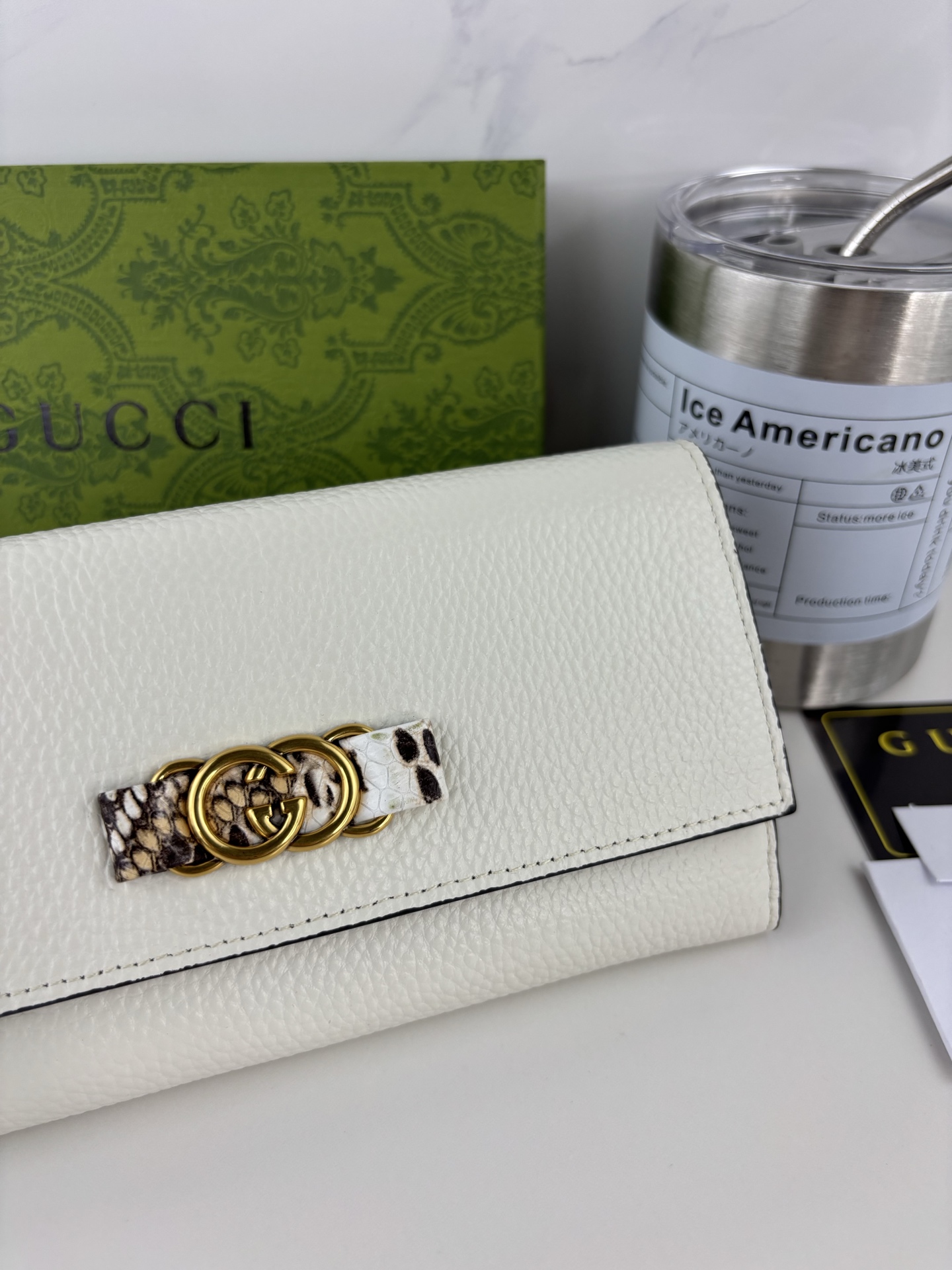 GUCCI 蟒蛇皮蝴蝶結財布 - 双Gデザインと上質な小牛皮