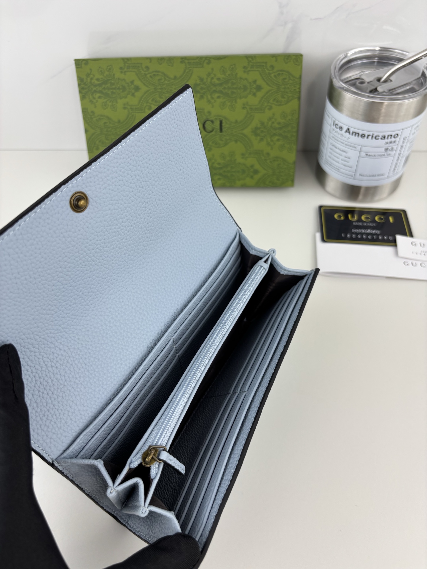 GUCCI 蟒蛇皮蝴蝶結財布 - 特徴的な双Gデザイン