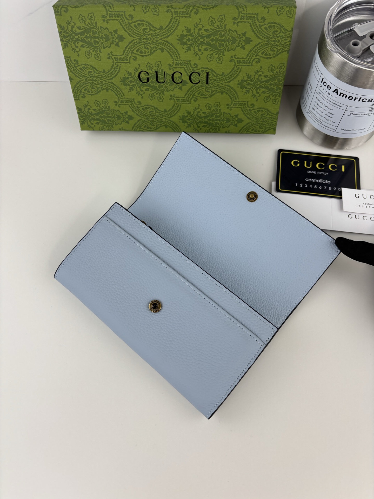 GUCCI 蟒蛇皮蝴蝶結財布 - 特徴的な双Gデザイン