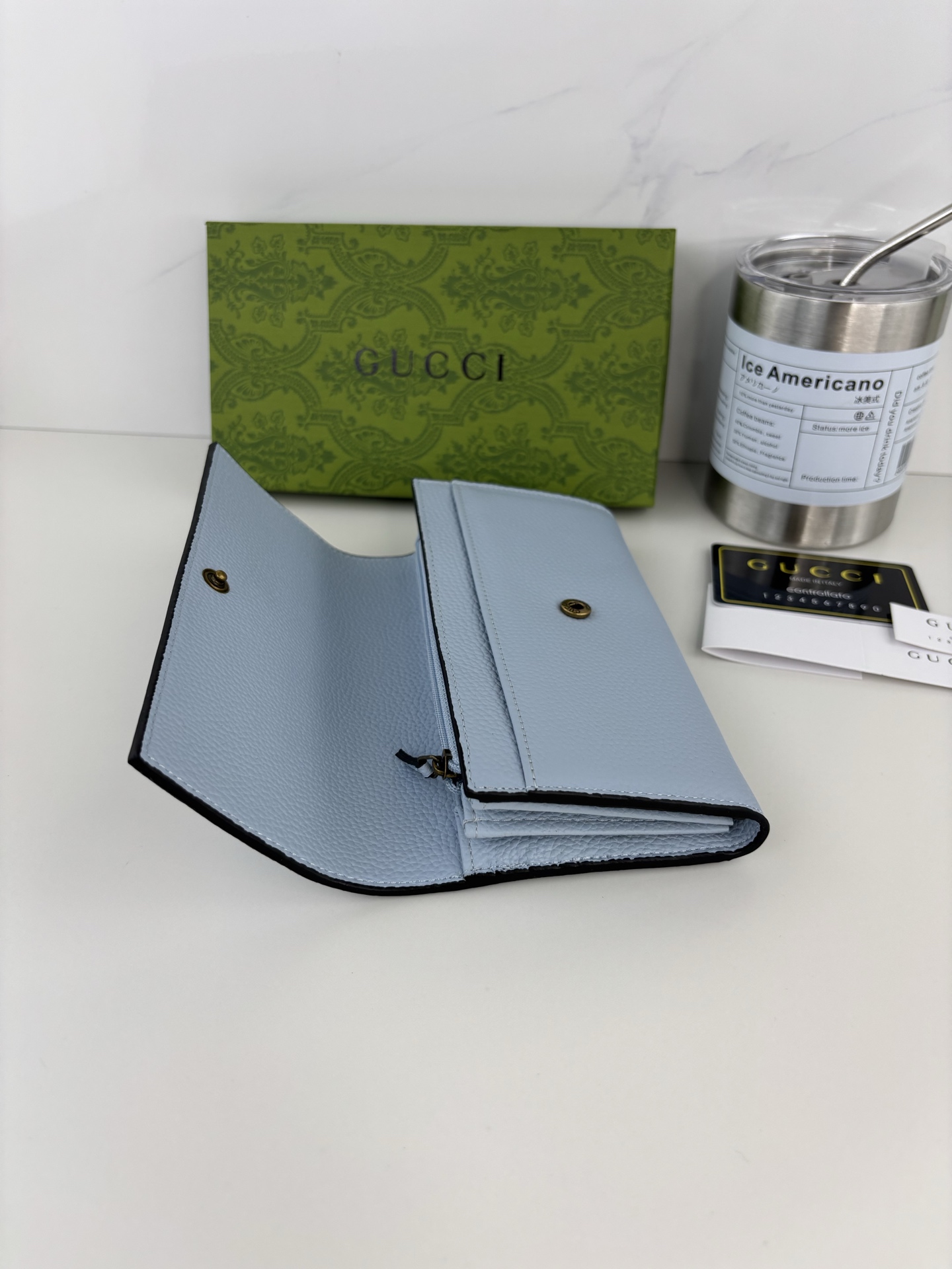 GUCCI 蟒蛇皮蝴蝶結財布 - 特徴的な双Gデザイン