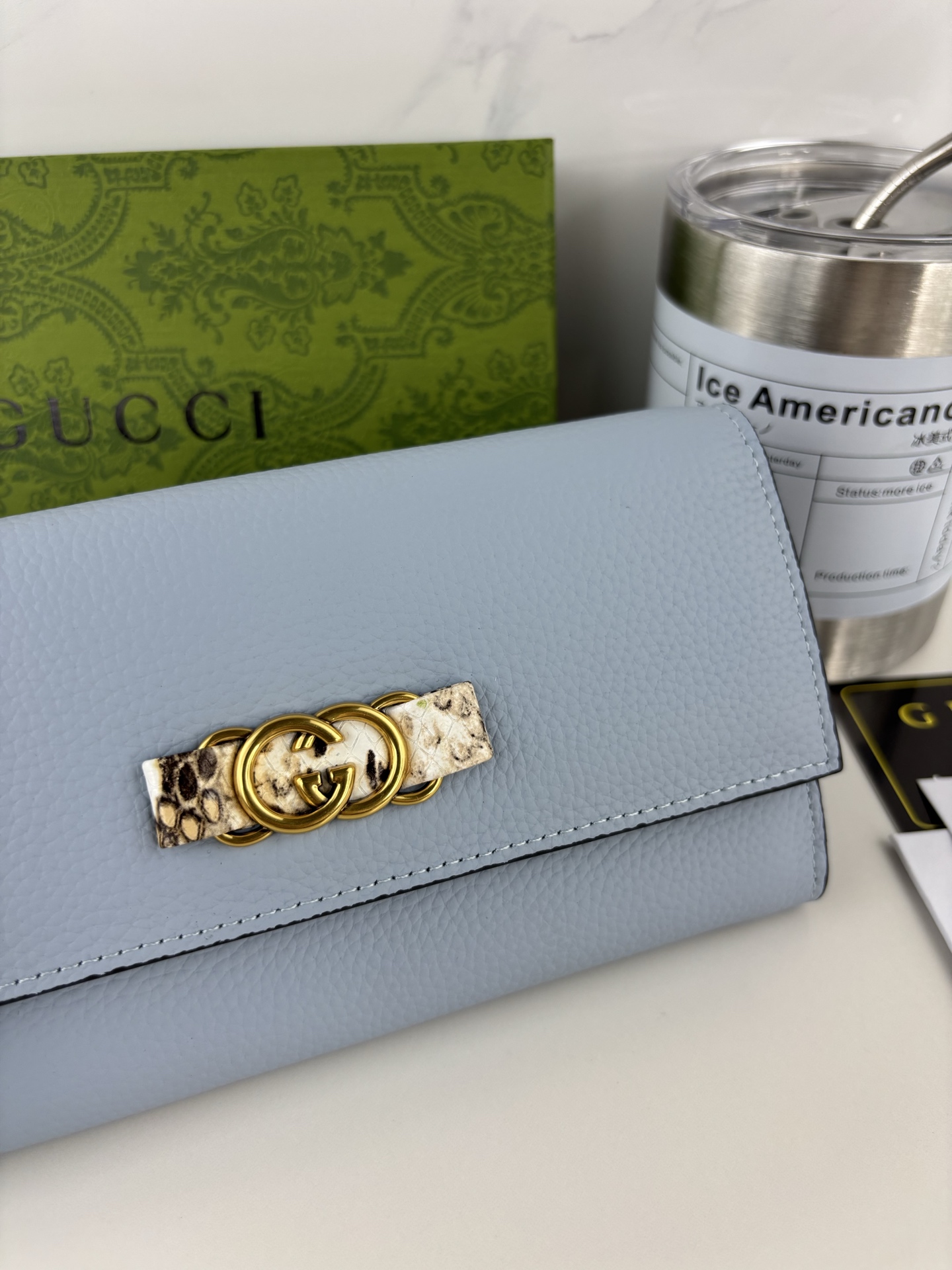 GUCCI 蟒蛇皮蝴蝶結財布 - 特徴的な双Gデザイン