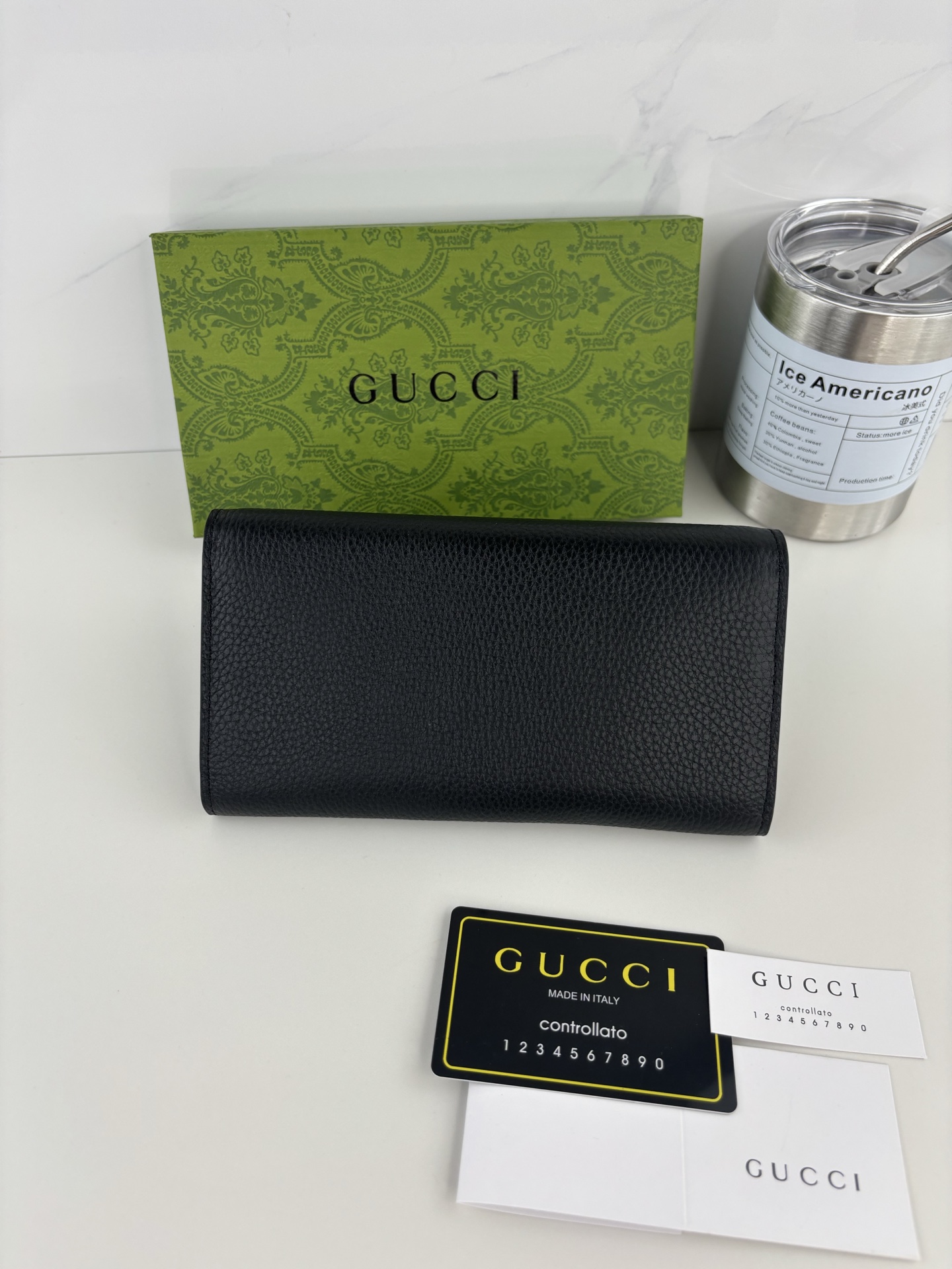 GUCCI 蟒蛇皮蝴蝶結財布 - 小牛皮製のラグジュアリーアイテム
