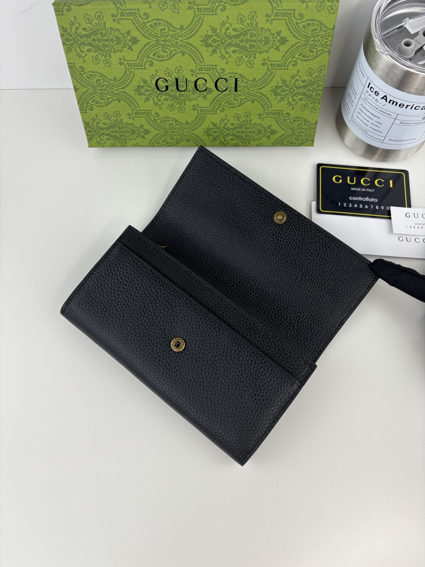 GUCCI 蟒蛇皮蝴蝶結財布 - 小牛皮製のラグジュアリーアイテム