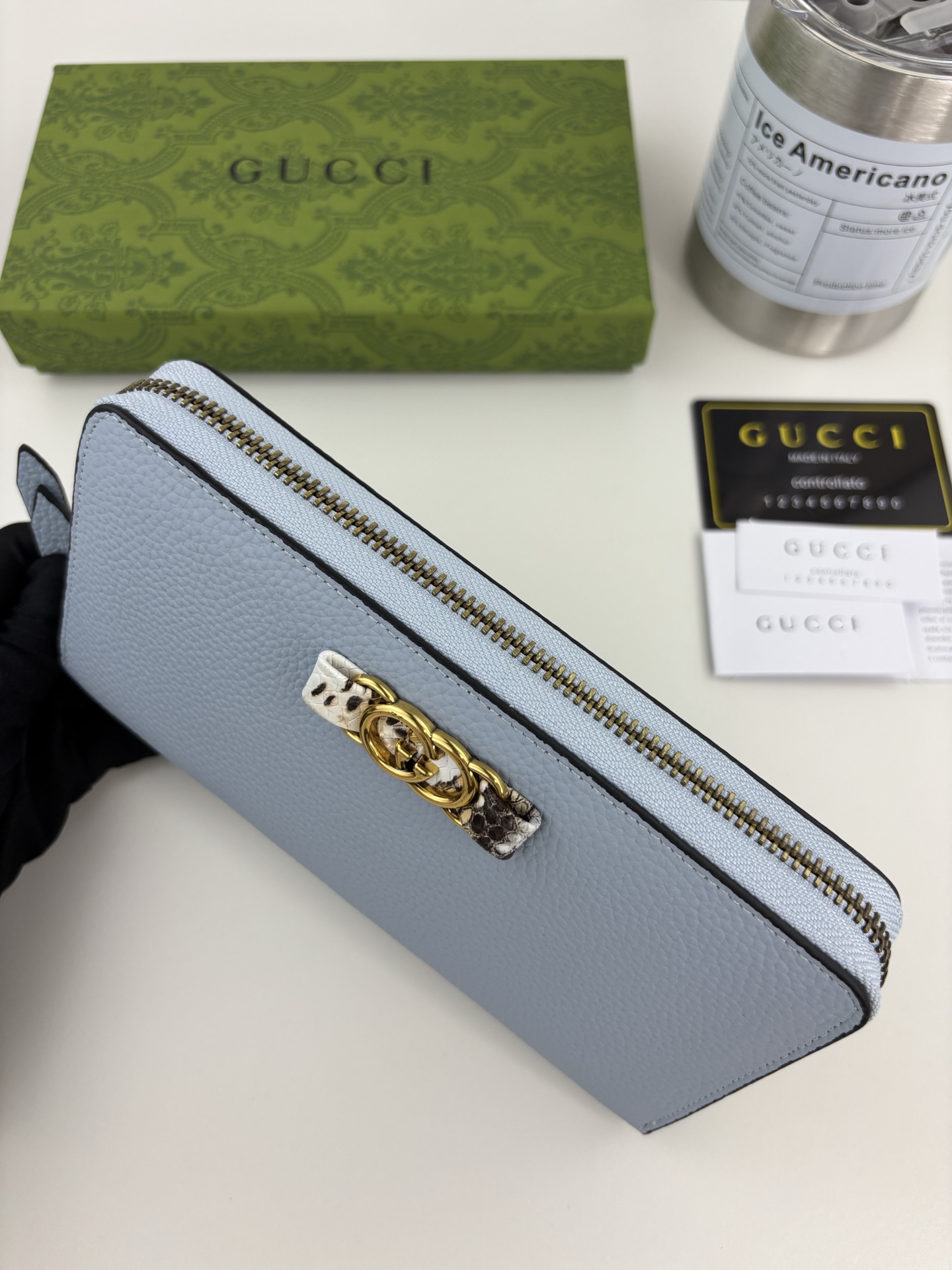 GUCCI 蟒蛇皮蝴蝶結財布 - 双Gデザインと小牛皮使用