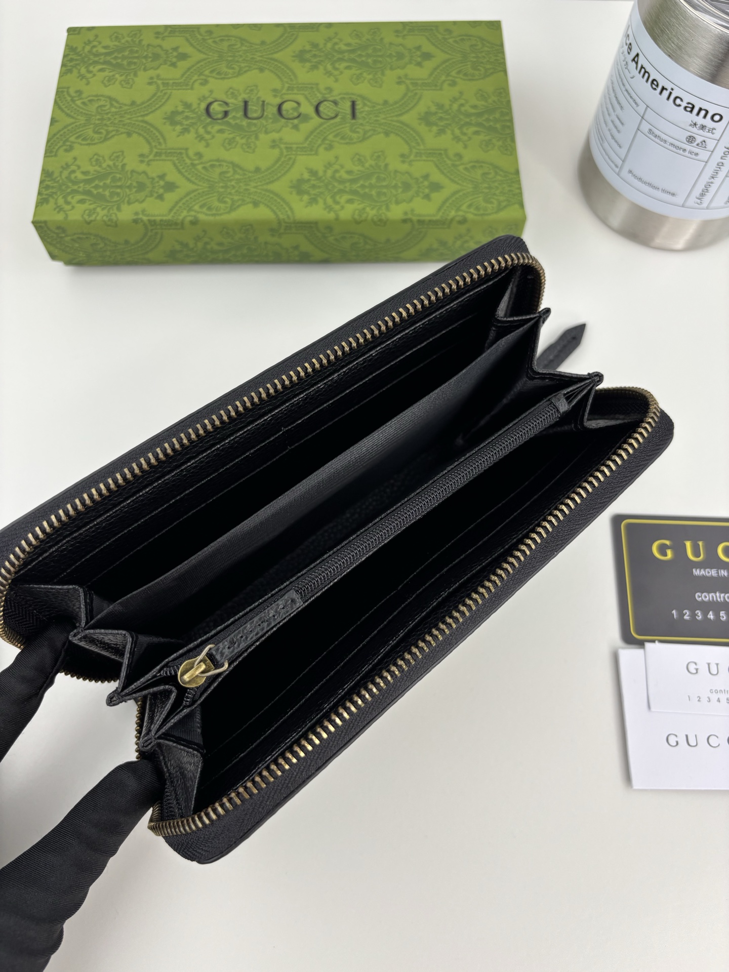 GUCCI 蟒蛇皮蝴蝶結財布 - 高級小牛皮製のスタイリッシュなアイテム