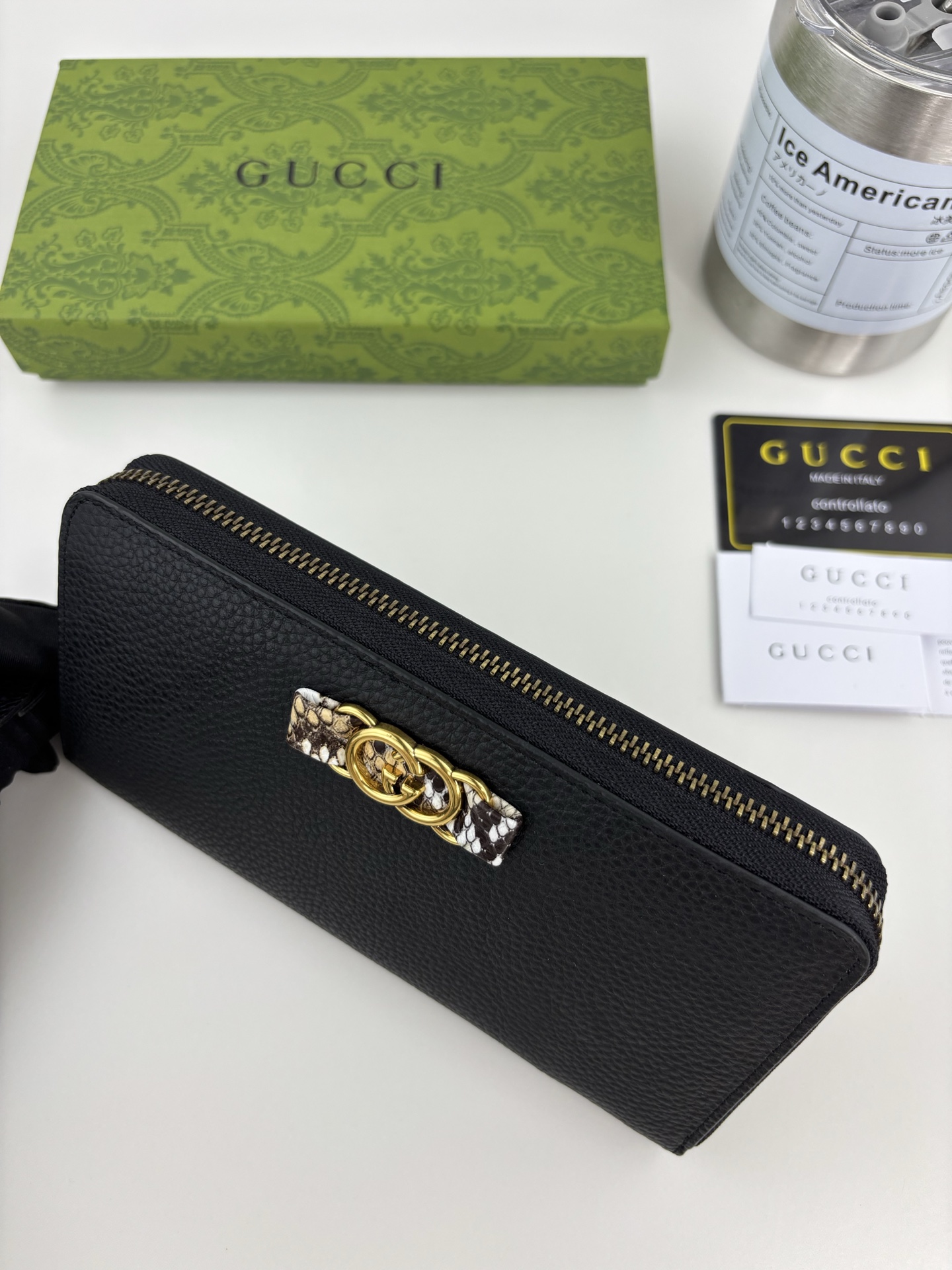 GUCCI 蟒蛇皮蝴蝶結財布 - 高級小牛皮製のスタイリッシュなアイテム
