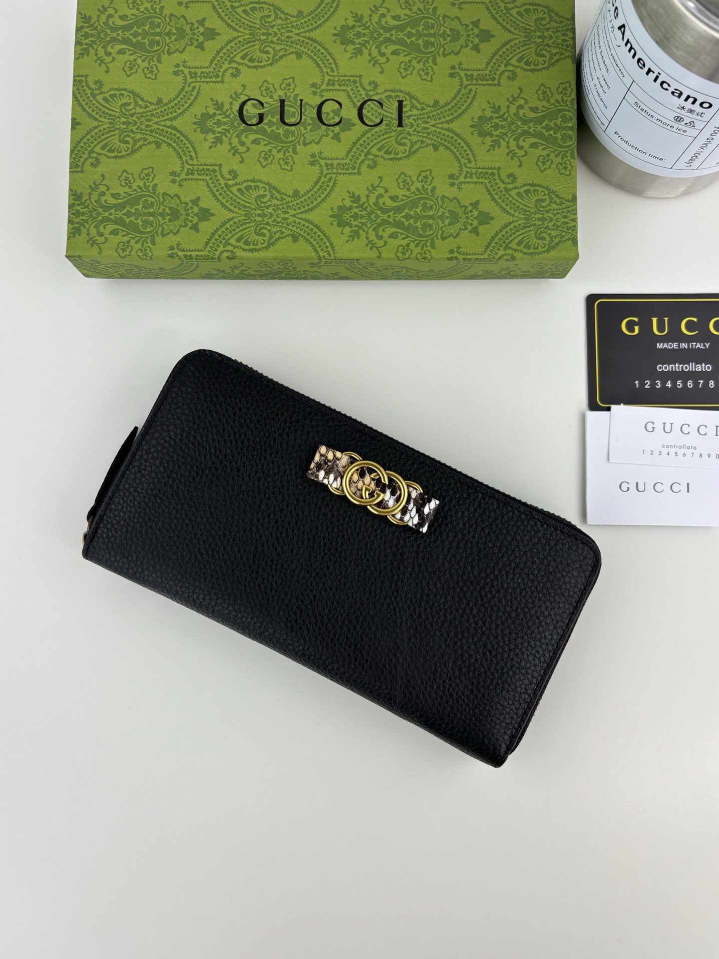 GUCCI 蟒蛇皮蝴蝶結財布 - 高級小牛皮製のスタイリッシュなアイテム