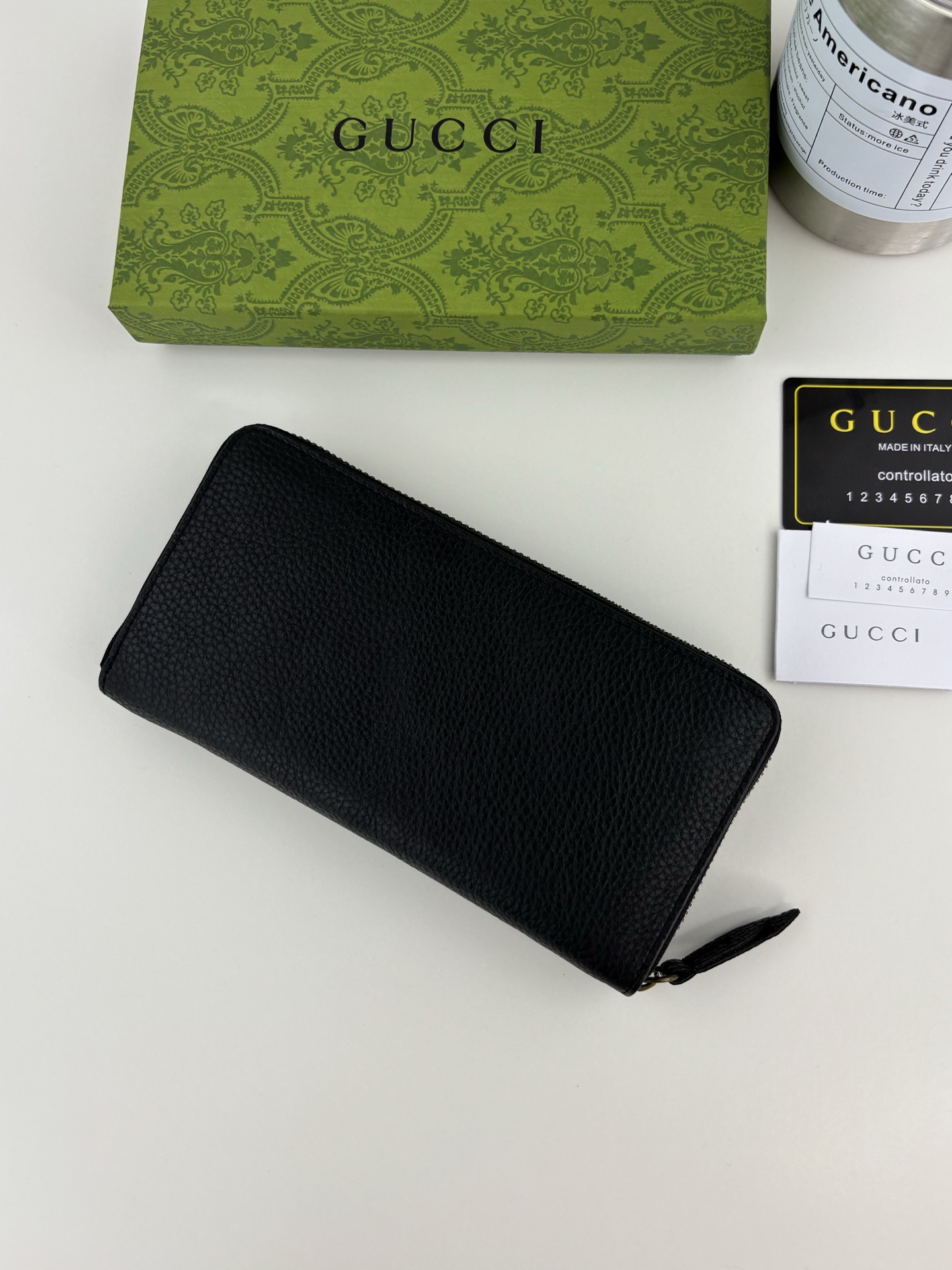 GUCCI 蟒蛇皮蝴蝶結財布 - 高級小牛皮製のスタイリッシュなアイテム