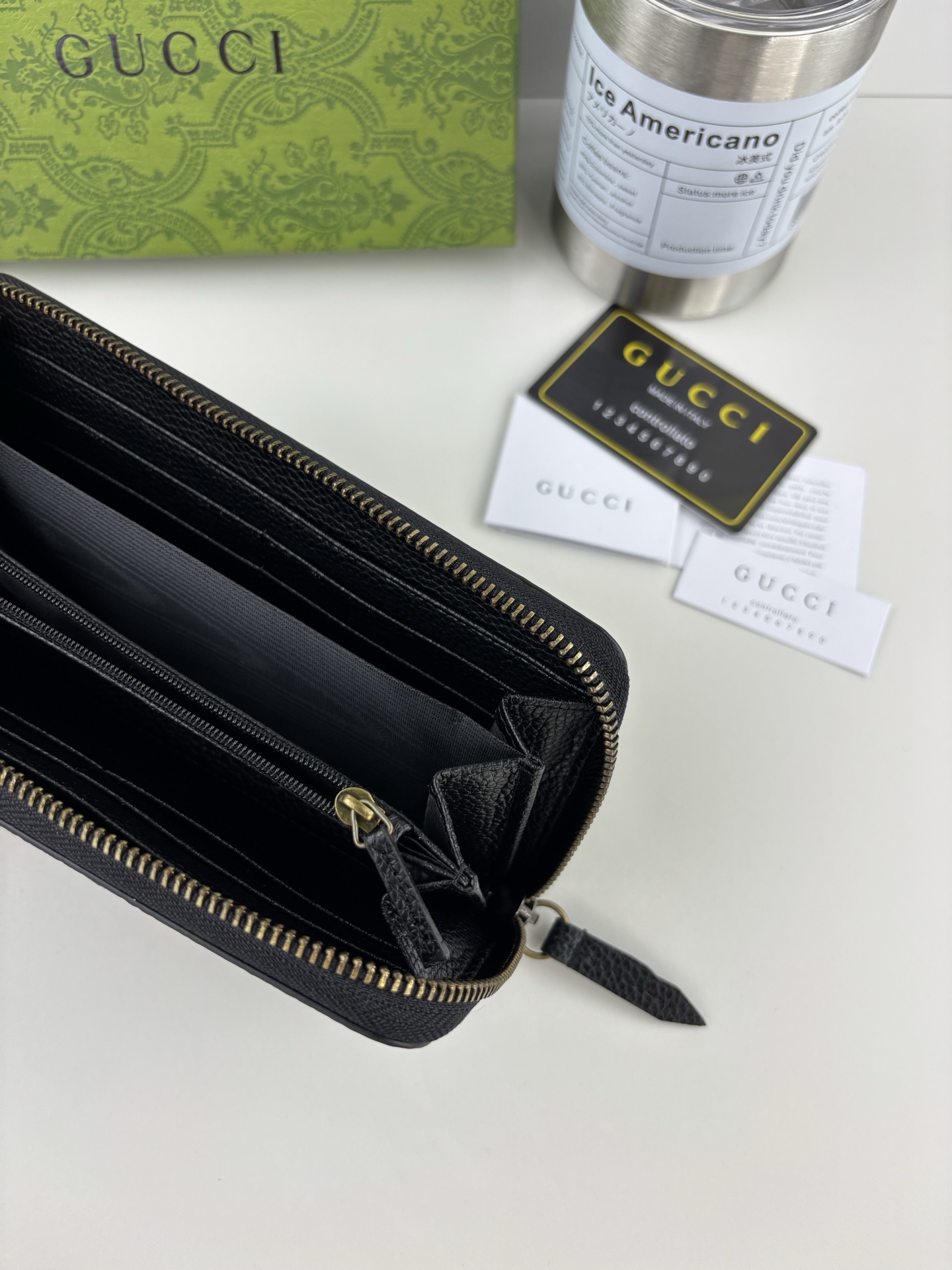 GUCCI 蟒蛇皮蝴蝶結財布 - 高級小牛皮製のスタイリッシュなアイテム