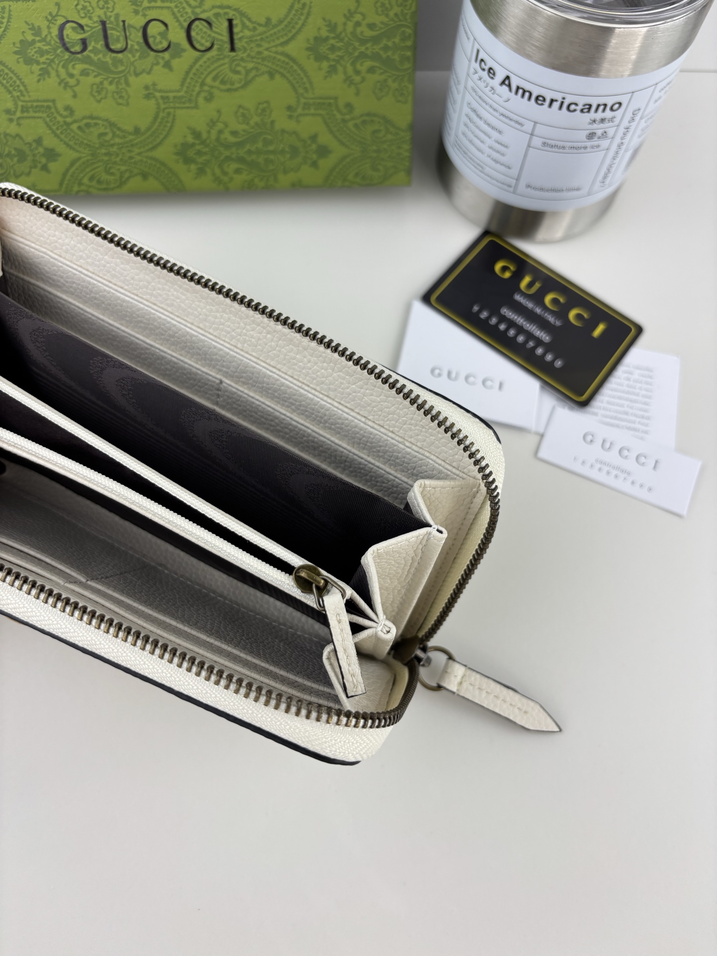 GUCCI 蟒蛇皮蝴蝶結財布 - 小牛皮製の洗練されたデザイン