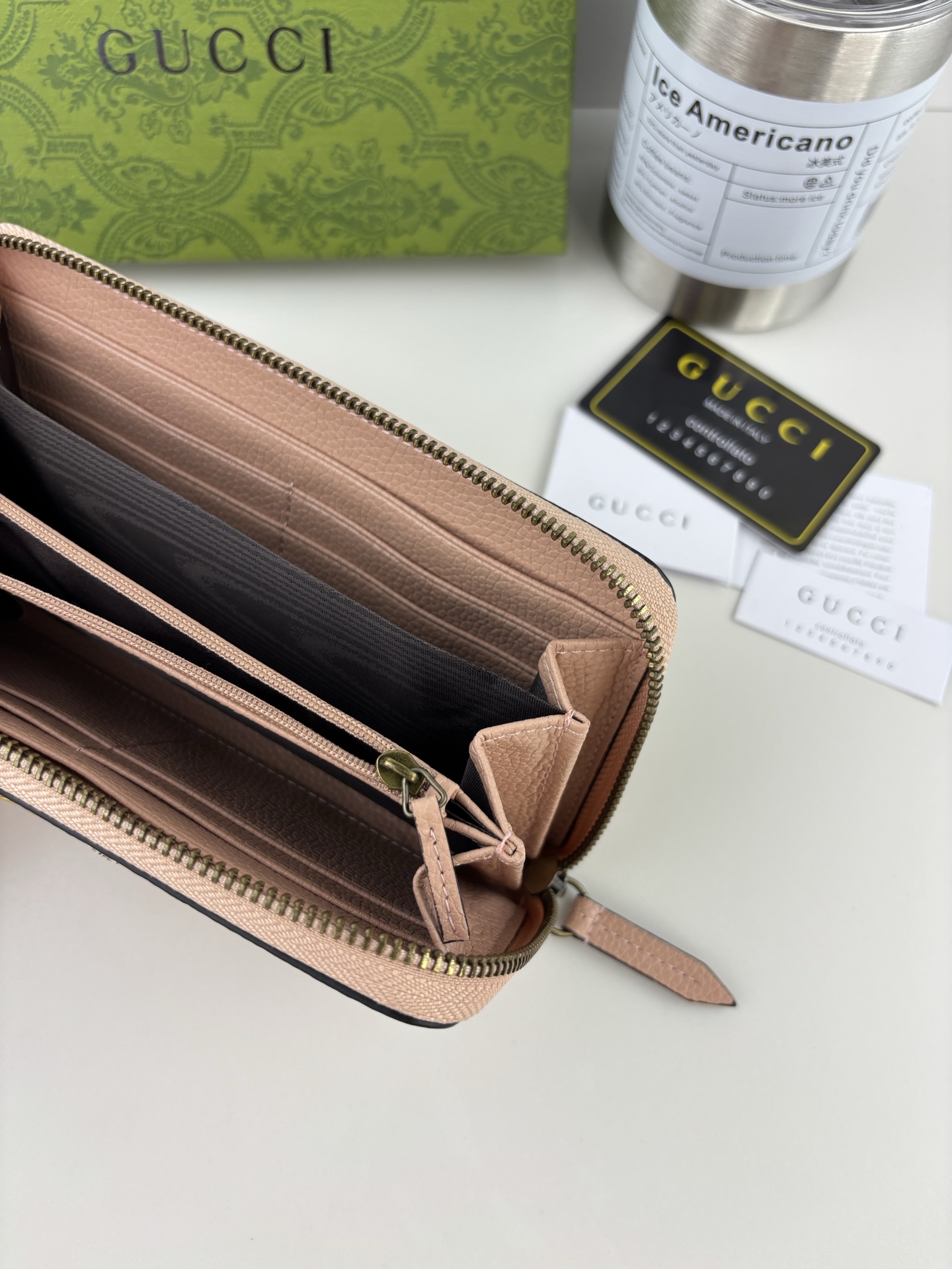 GUCCI 蟒蛇皮蝴蝶結財布 - 双Gデザインとラグジュアリーな素材