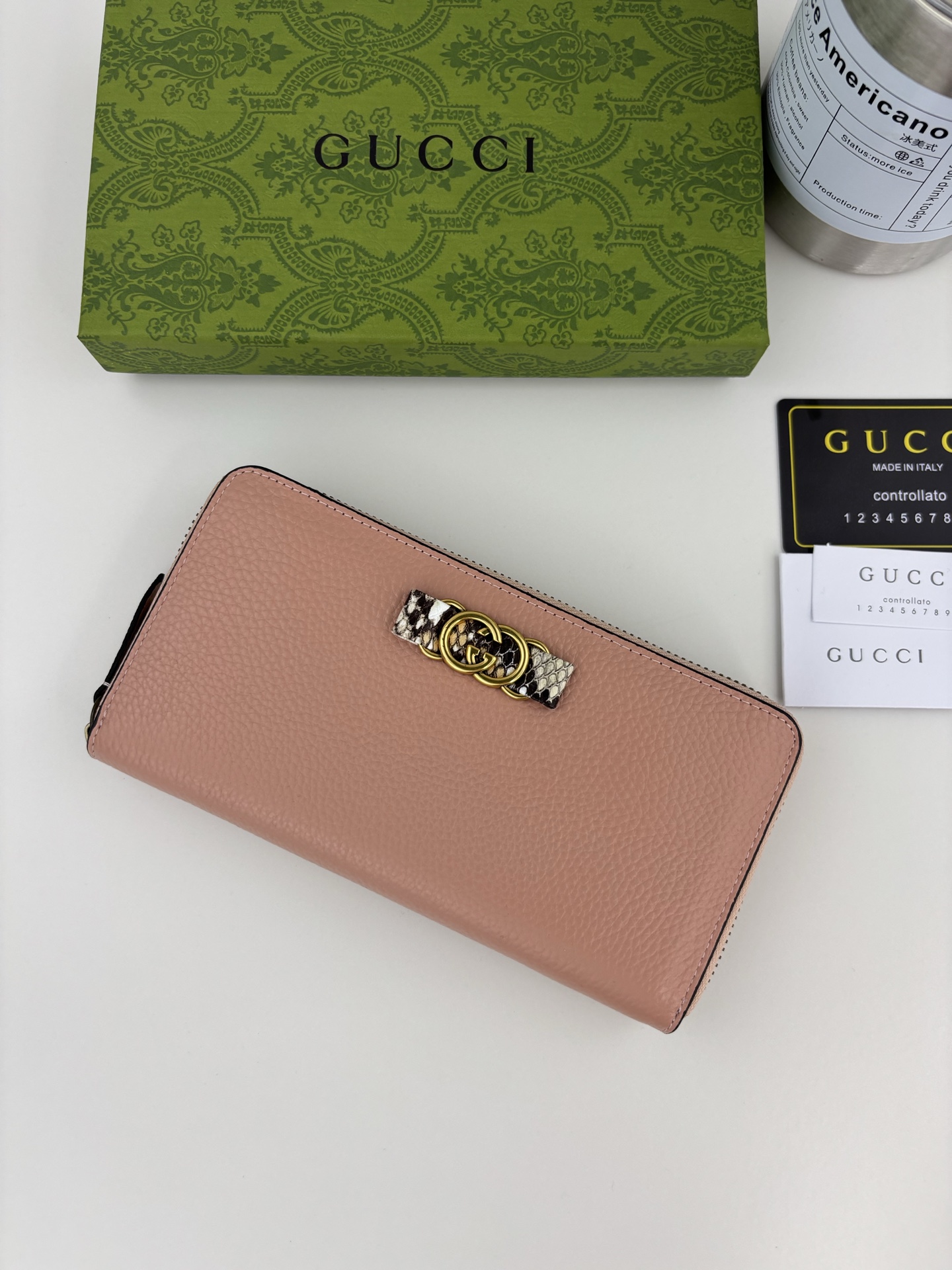 GUCCI 蟒蛇皮蝴蝶結財布 - 双Gデザインとラグジュアリーな素材