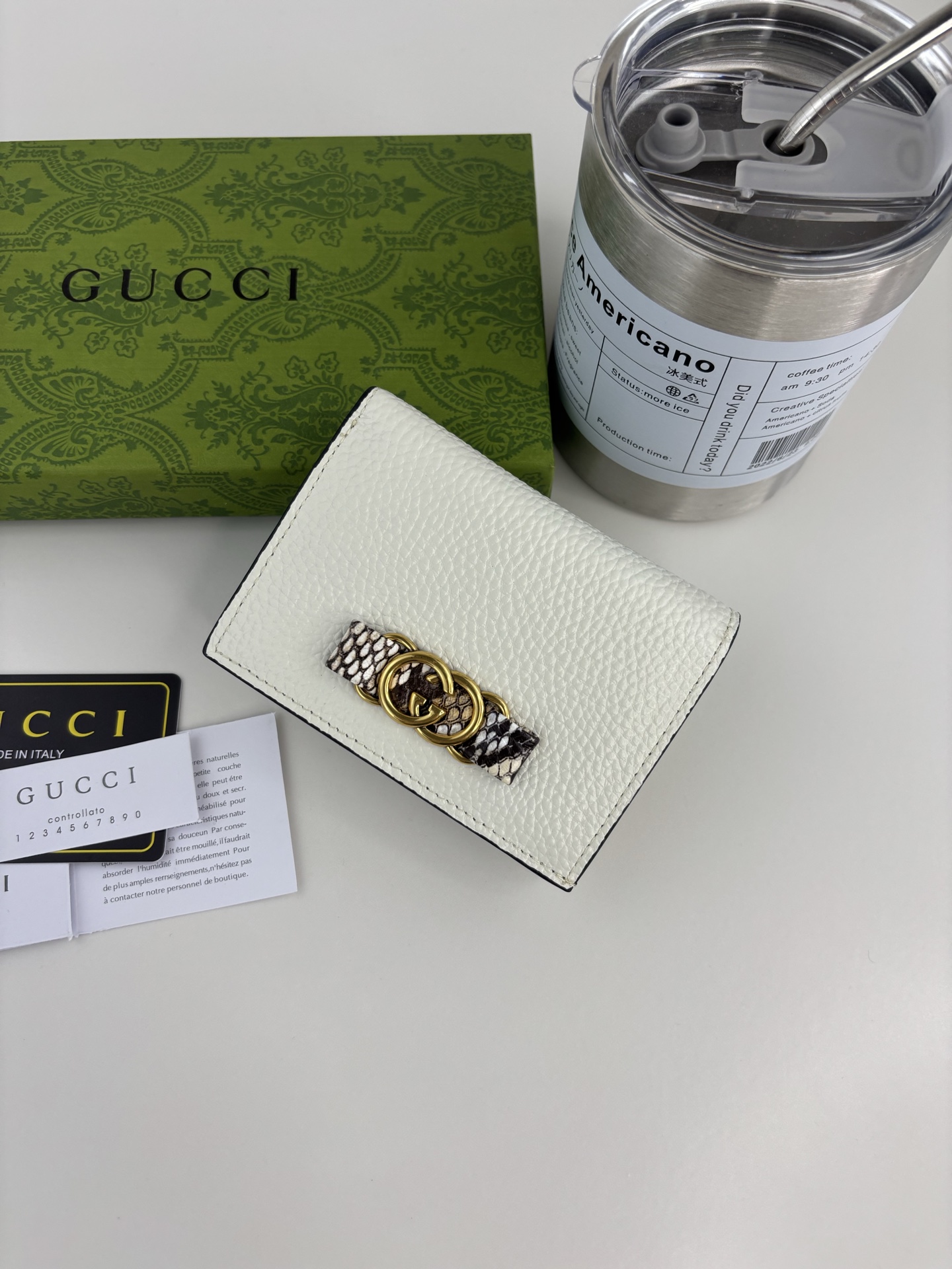 GUCCl 蟒蛇皮蝴蝶结小財布 - 小牛皮製・双Gロゴ付き