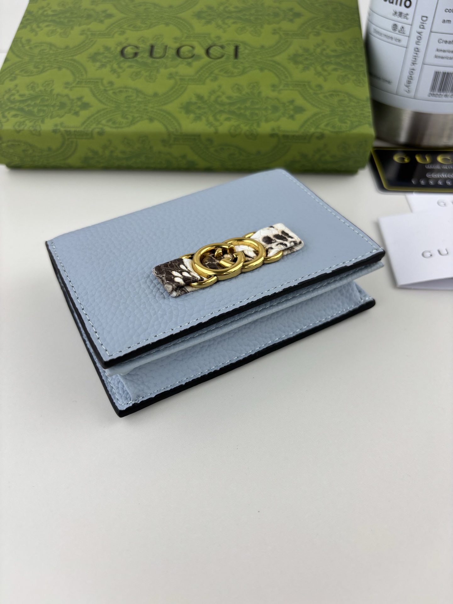 GUCCI 蟒蛇皮蝴蝶結小財布 - 双Gディテールのファッションアイテム