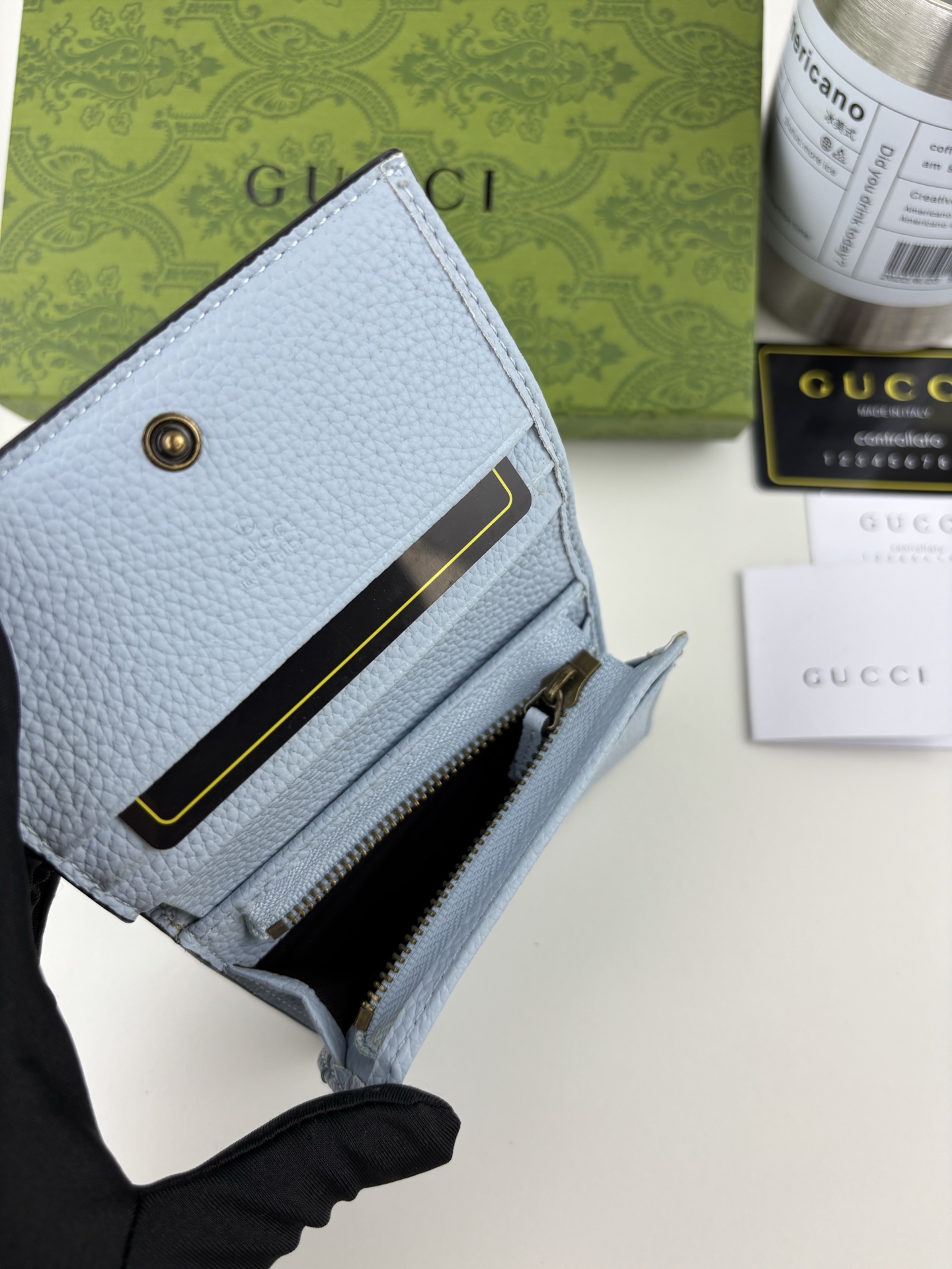 GUCCI 蟒蛇皮蝴蝶結小財布 - 双Gディテールのファッションアイテム