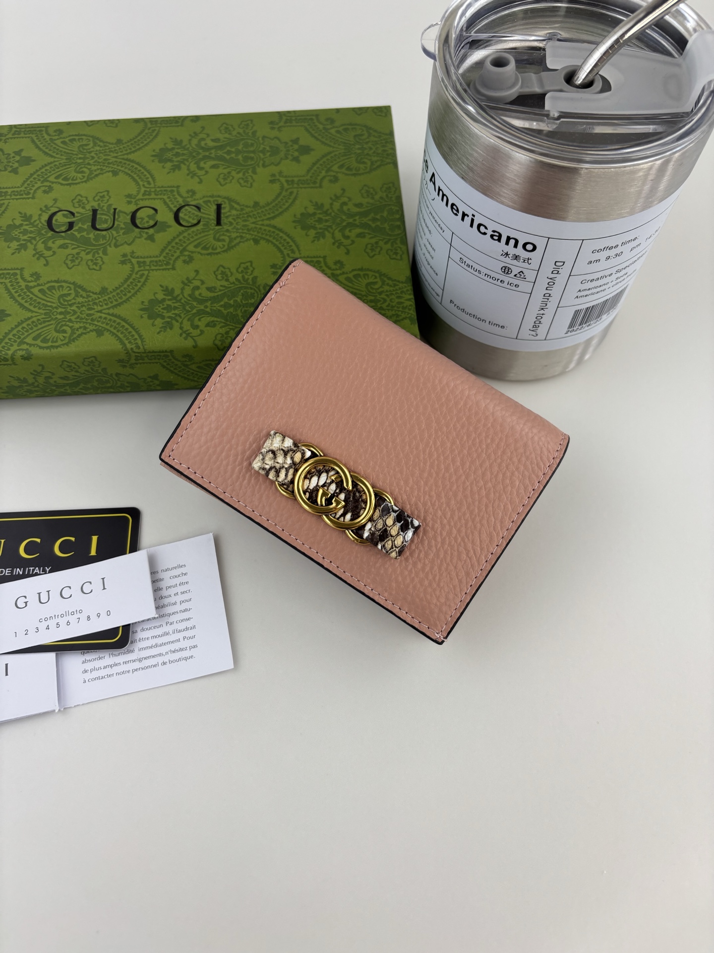 GUCCl 蟒蛇皮蝴蝶结小財布 - 上質な小牛皮と双Gデザイン