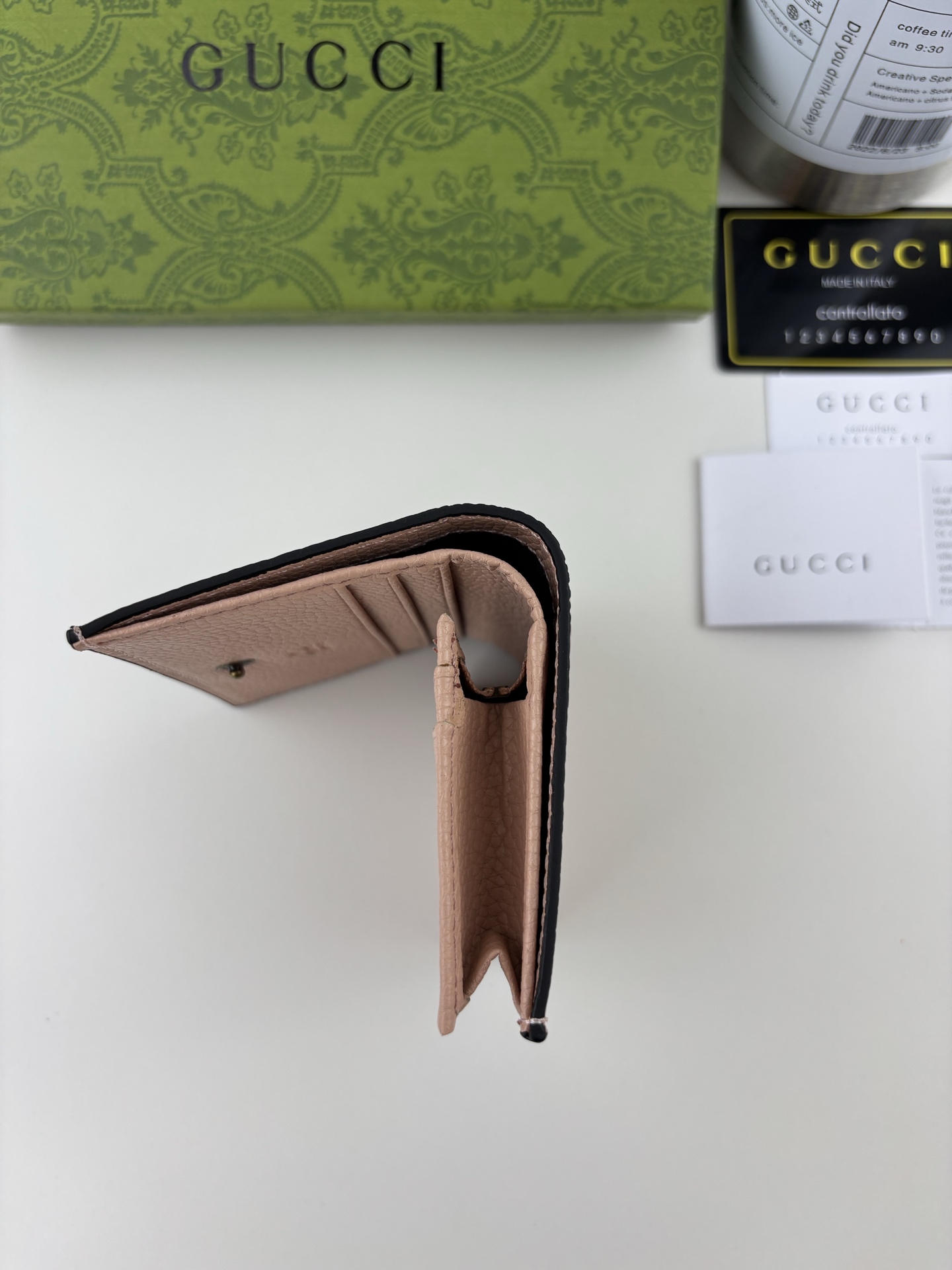 GUCCl 蟒蛇皮蝴蝶结小財布 - 上質な小牛皮と双Gデザイン