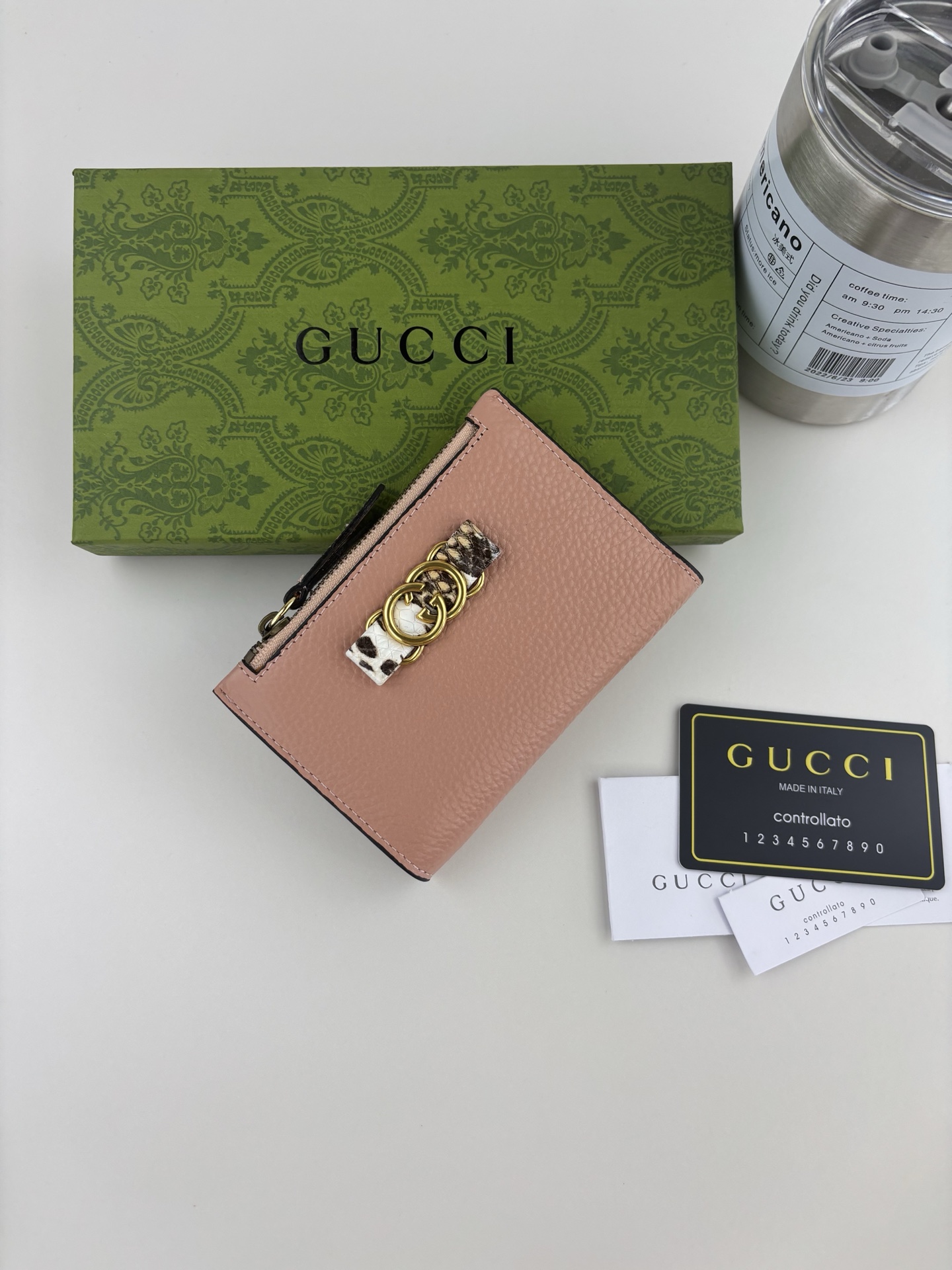 GUCCI 夏季シリーズ 蝶結びデザインのピンクレザーポーチ