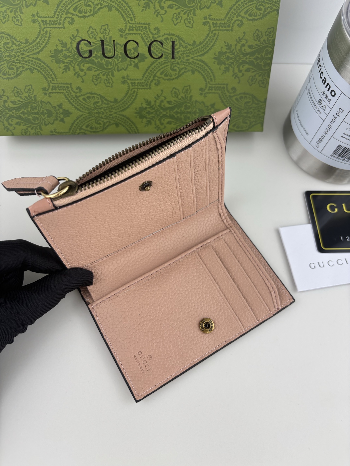 GUCCI 夏季シリーズ 蝶結びデザインのピンクレザーポーチ