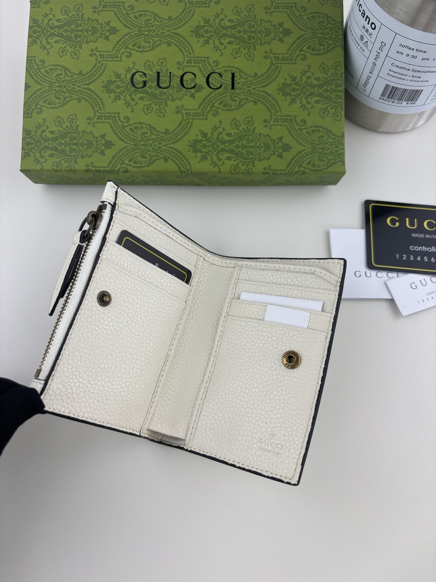 GUCCI 夏季シリーズ ホワイトレザー 財布 蝶結びデザイン