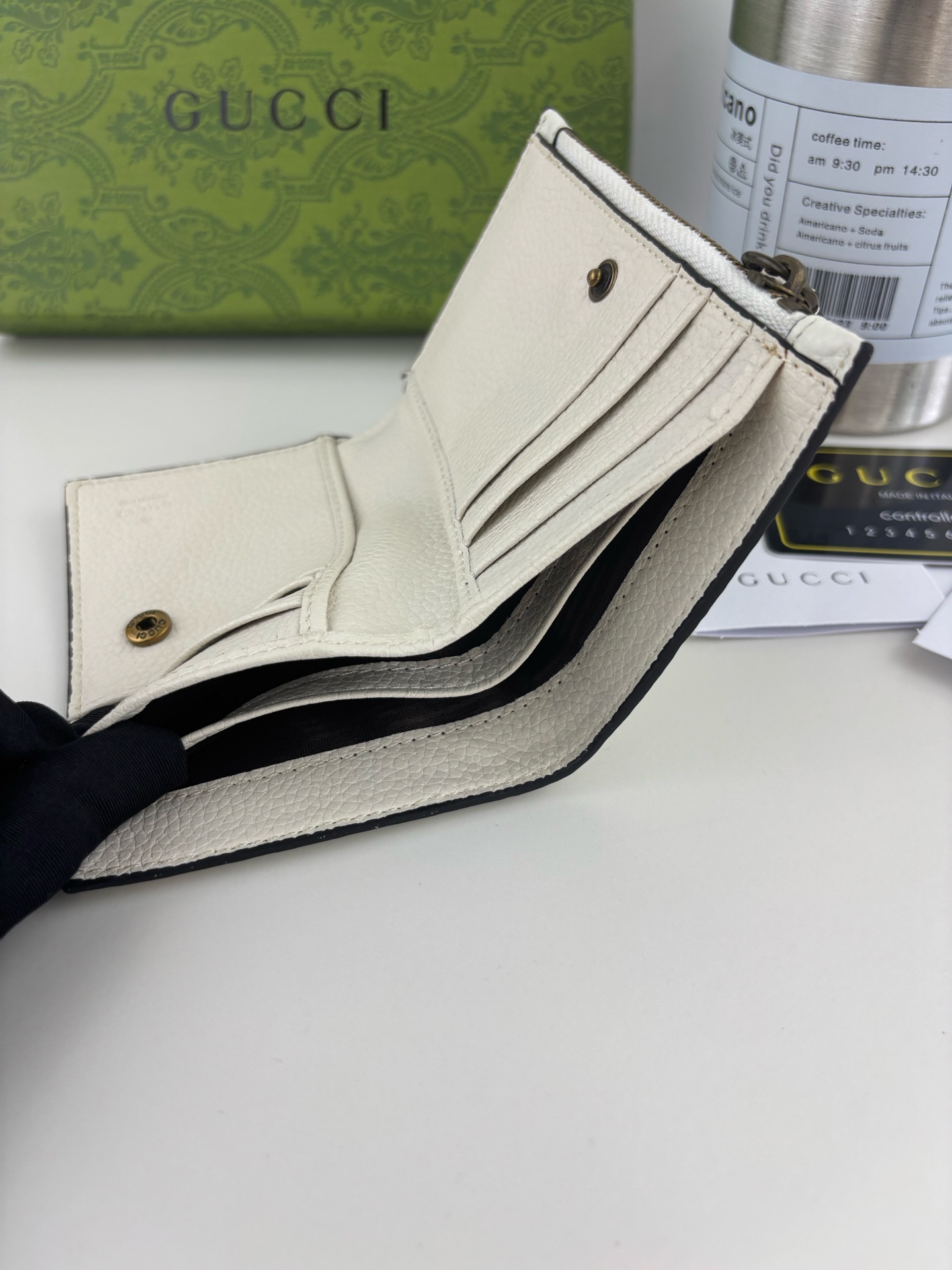 GUCCI 夏季シリーズ ホワイトレザー 財布 蝶結びデザイン