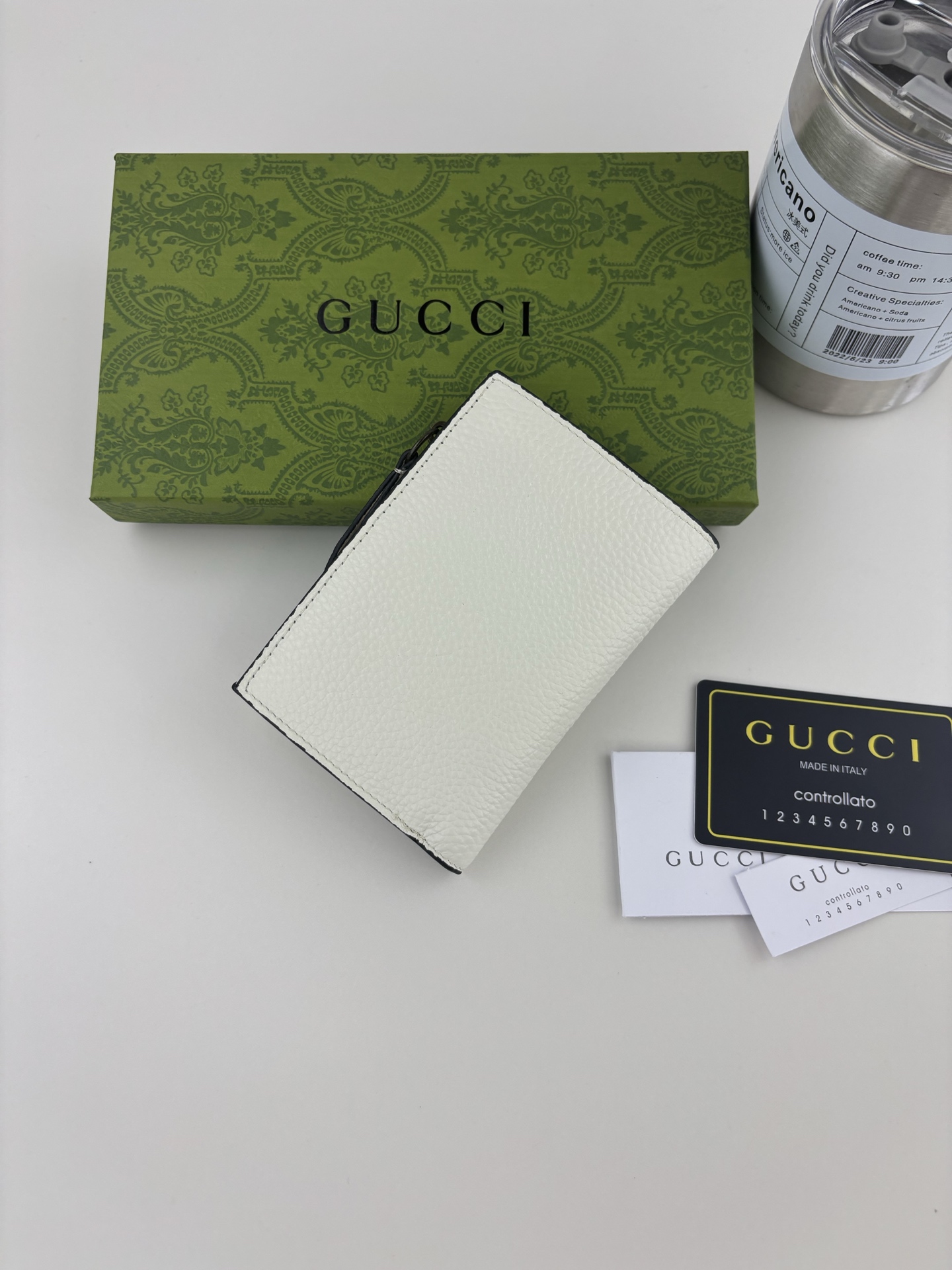 GUCCI 夏季シリーズ ホワイトレザー 財布 蝶結びデザイン