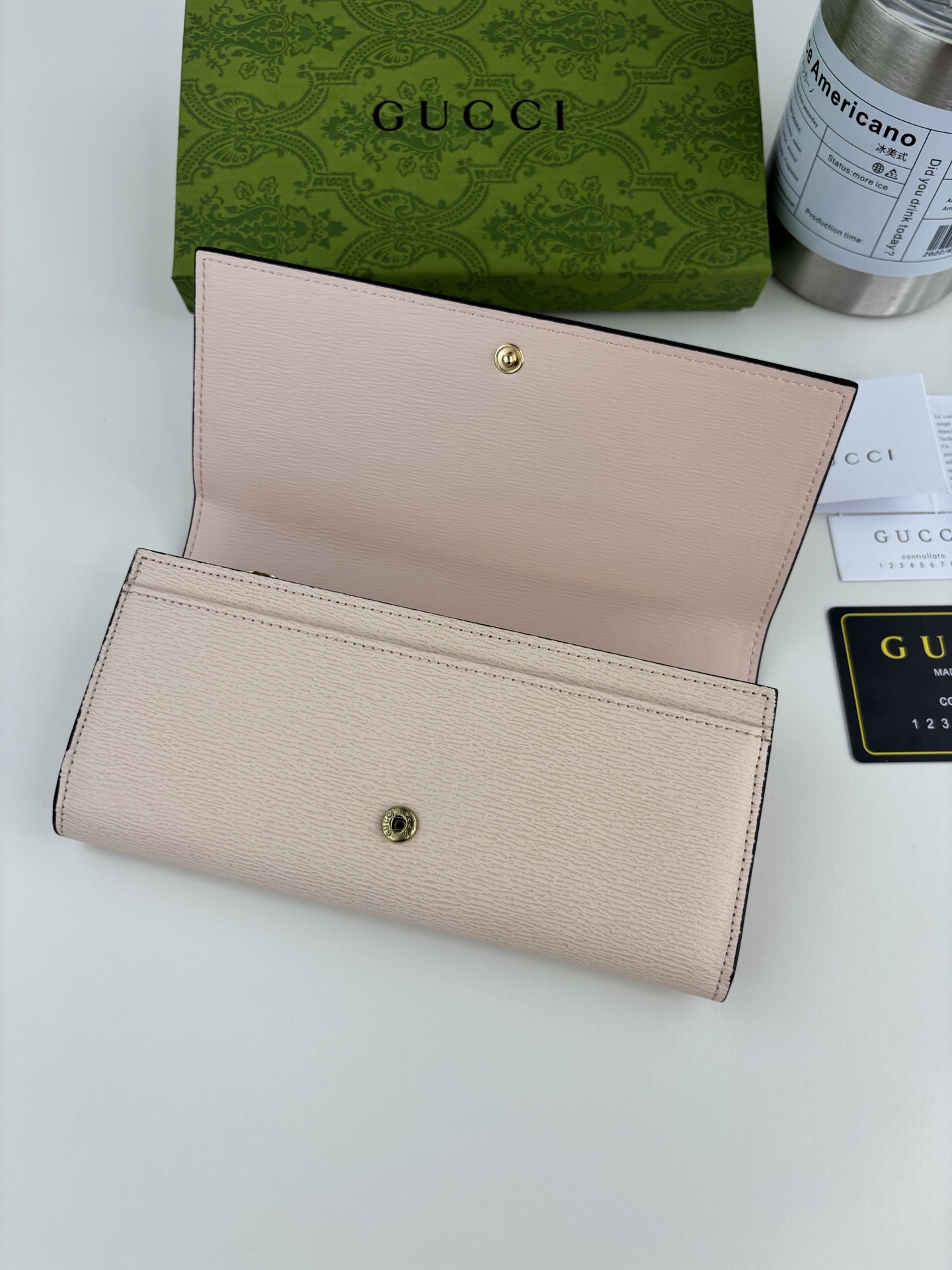 Gucci手書きロゴ長財布 - 粉色の魅力と機能性