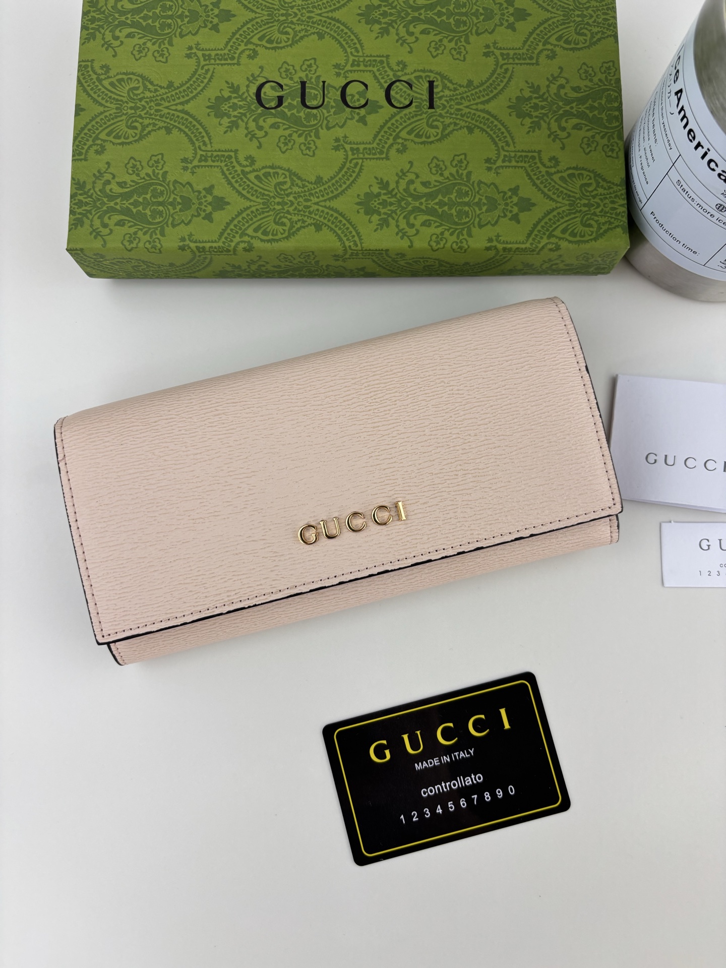 Gucci手書きロゴ長財布 - 粉色の魅力と機能性