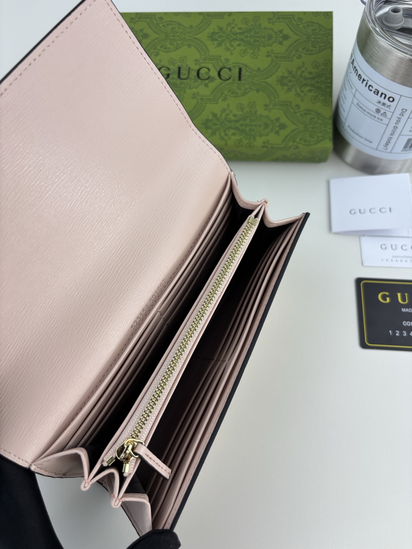 Gucci手書きロゴ長財布 - 粉色の魅力と機能性