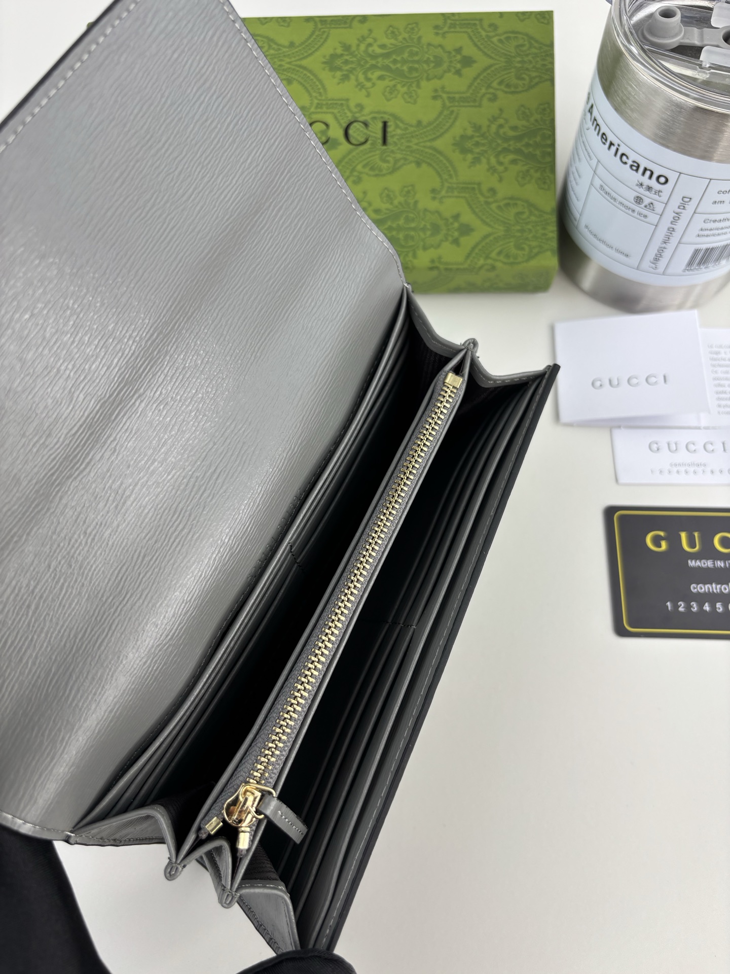 Gucci 手書きロゴ長財布 グレー皮革のエレガンス