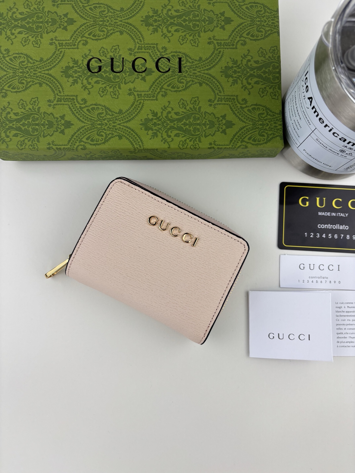 Gucci 手書きロゴ チェーン財布 ピンク