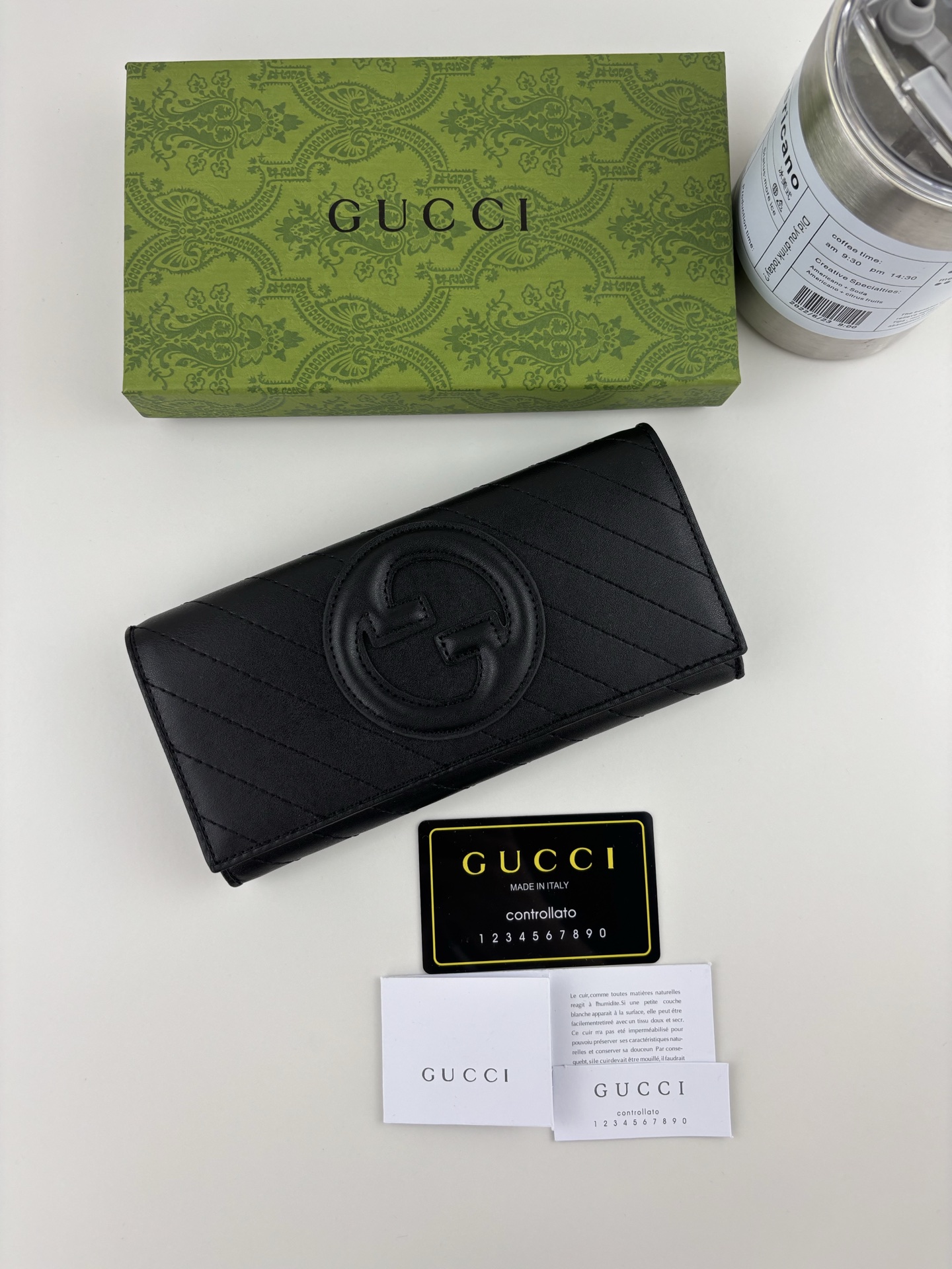 Gucci Blondieシリーズ - 洗練された幾何学デザインのレザー財布