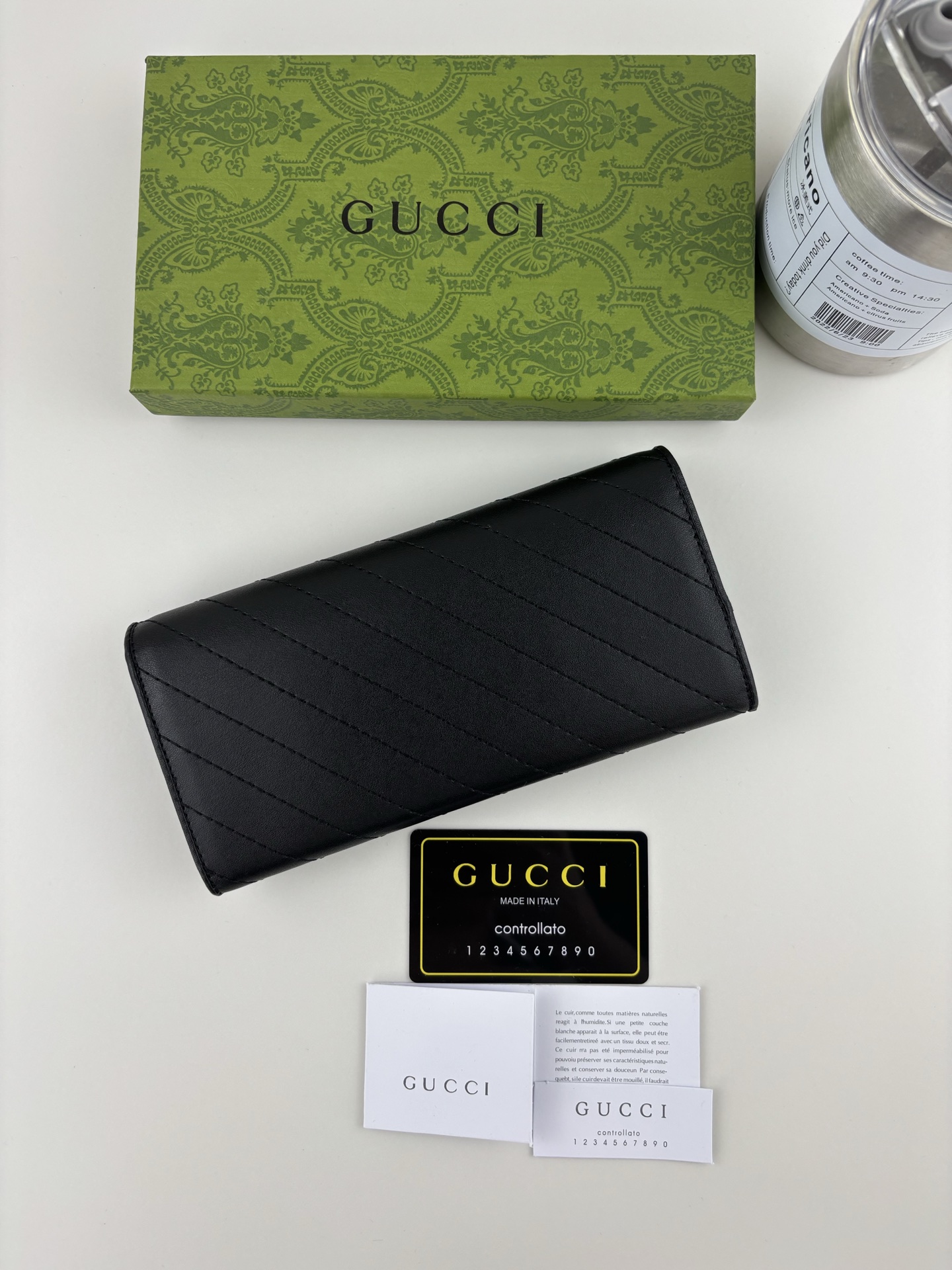 Gucci Blondieシリーズ - 洗練された幾何学デザインのレザー財布