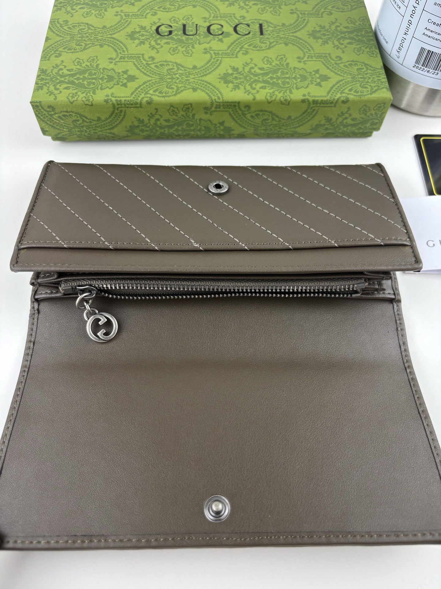 Gucci Blondieシリーズ ダブルGデザインの皮革クラッチバッグ