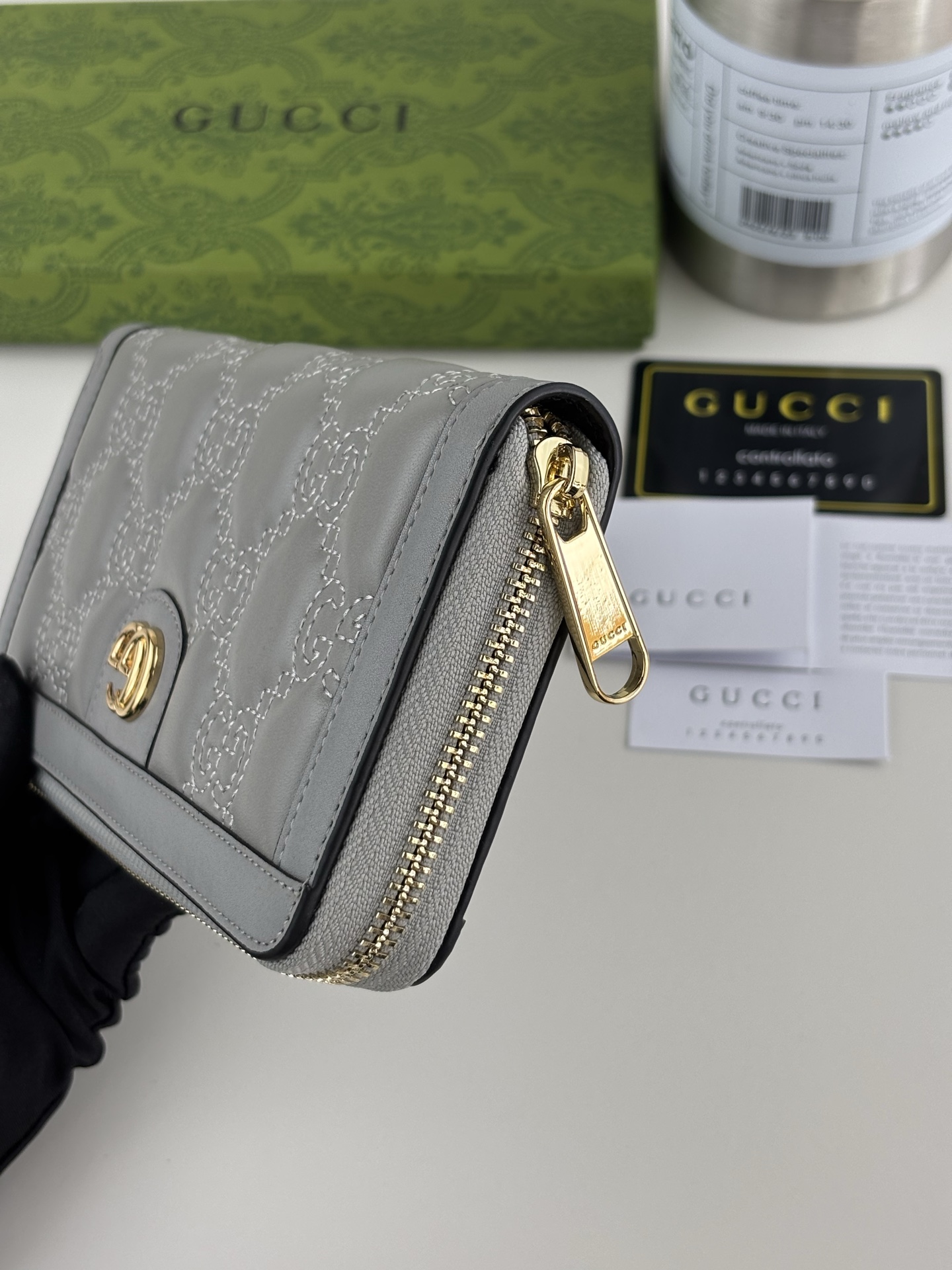 GUCCI GG Matelassé 財布 - 柔らかいキルティングレザーとダブルGアクセサリー