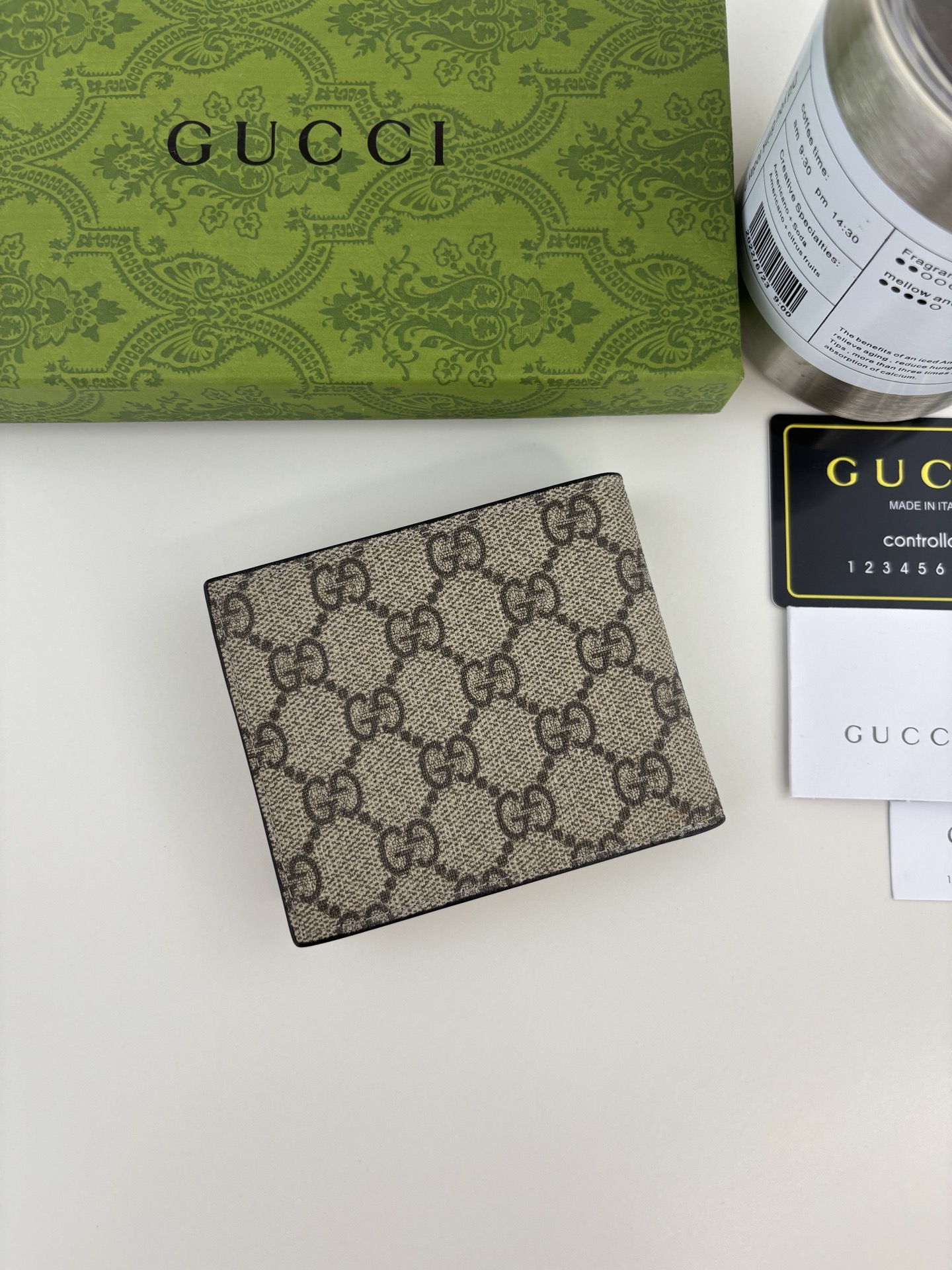 Gucci男士財布 - クラシックGG Supremeと現代的デザインの融合