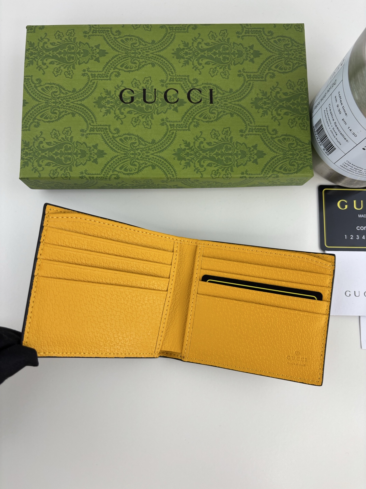 Gucci男士財布 - クラシックGG Supremeと現代的デザインの融合