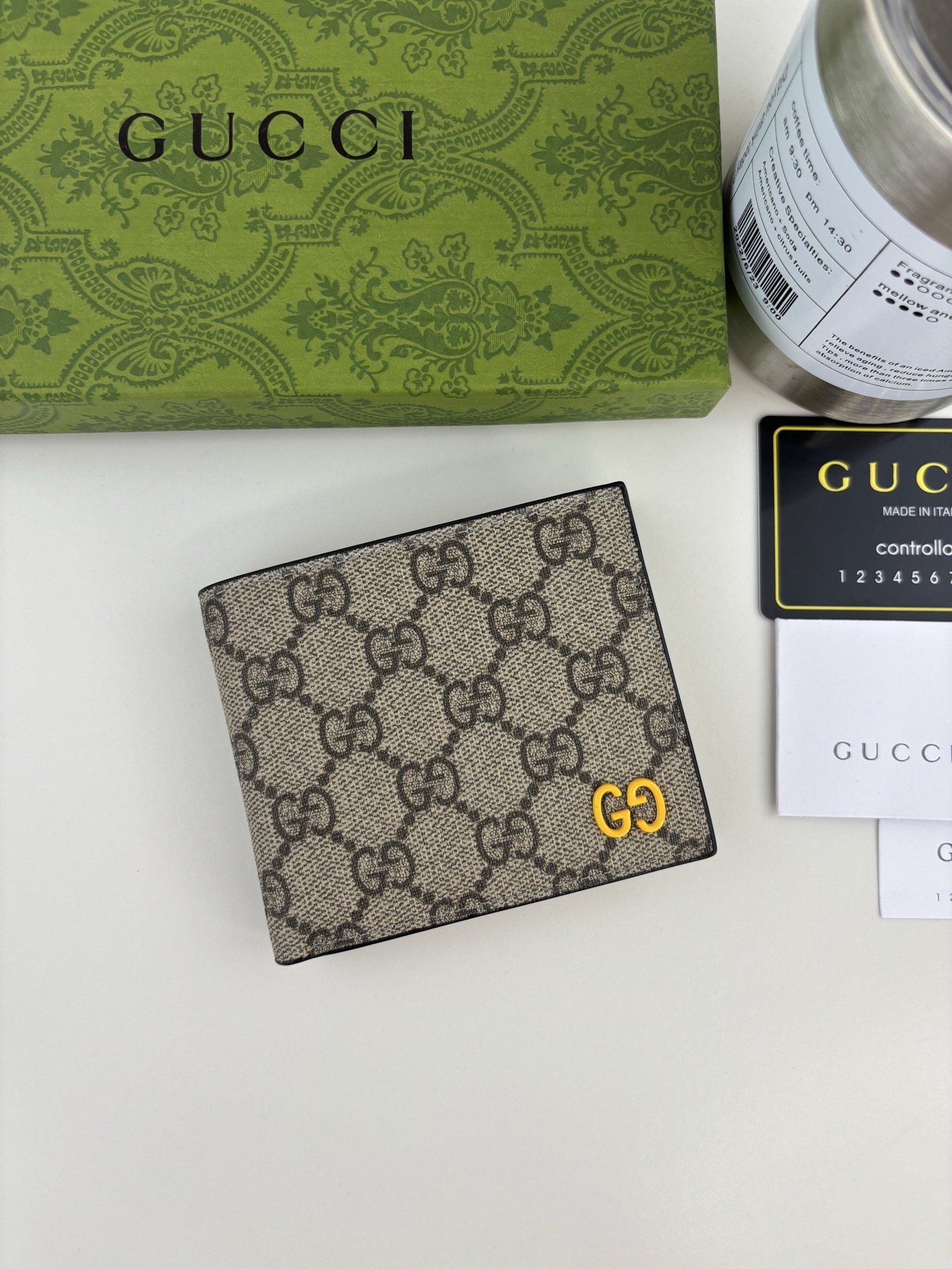 Gucci男士財布 - クラシックGG Supremeと現代的デザインの融合